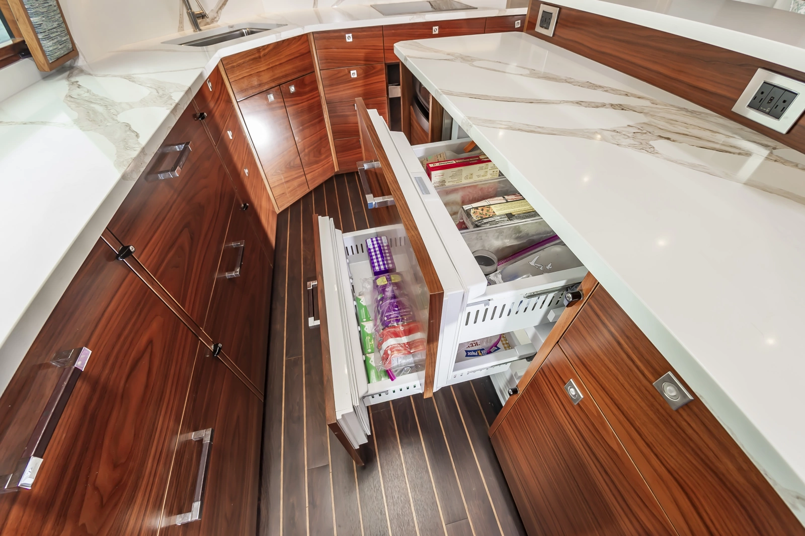 2024 Viking 72 Convertible