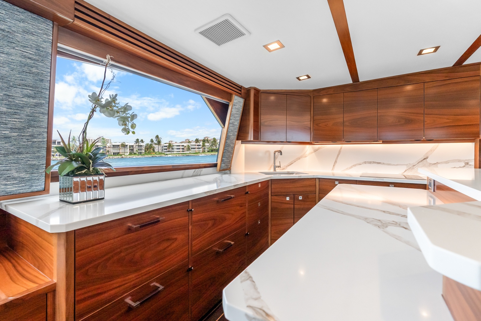 2024 Viking 72 Convertible