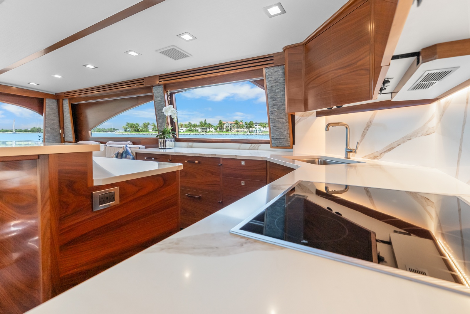 2024 Viking 72 Convertible