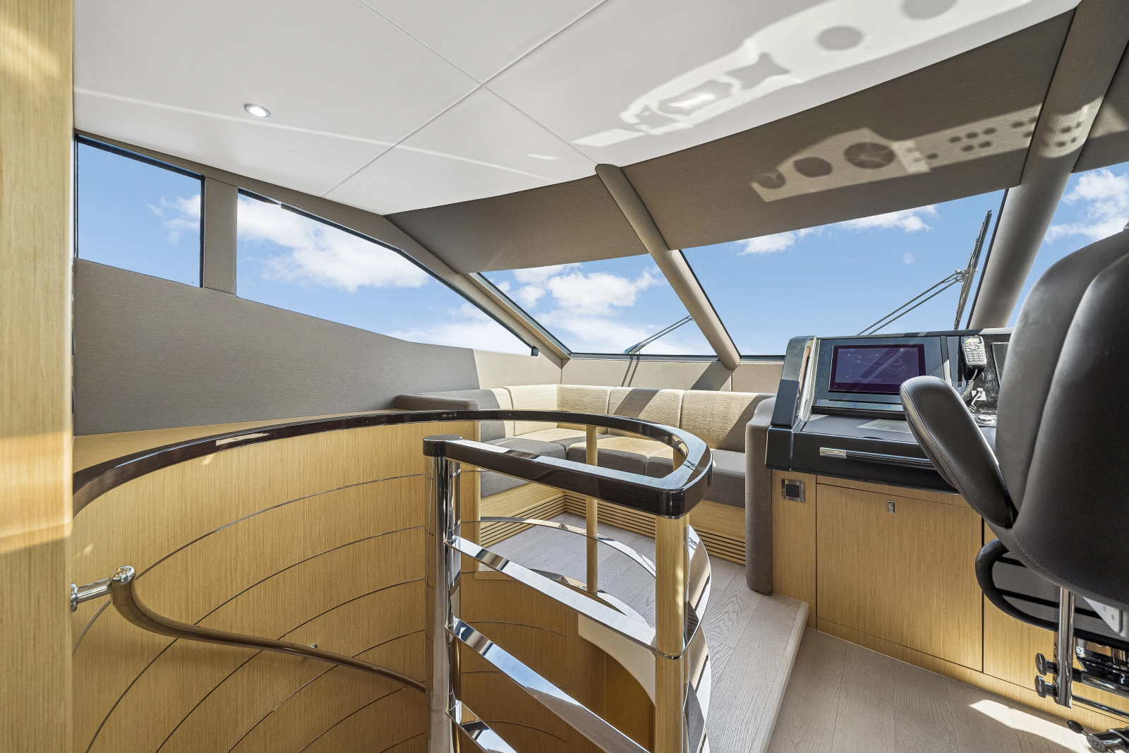 2017 Sunseeker 75 Yacht