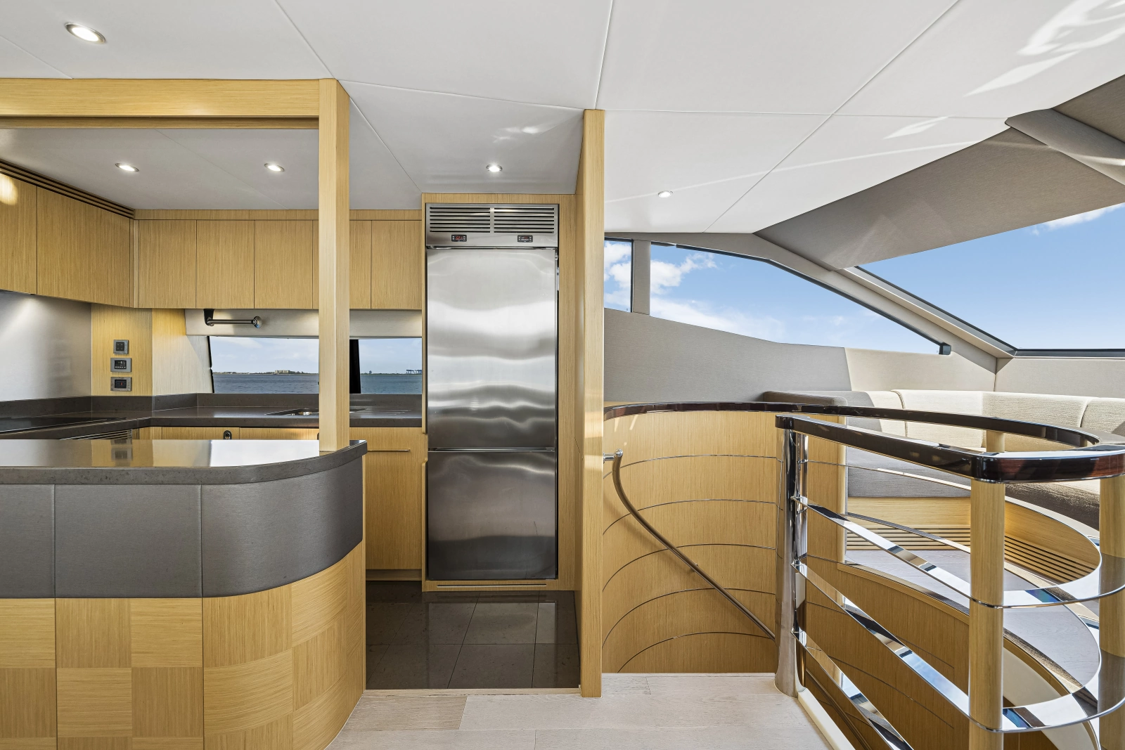 2017 Sunseeker 75 Yacht