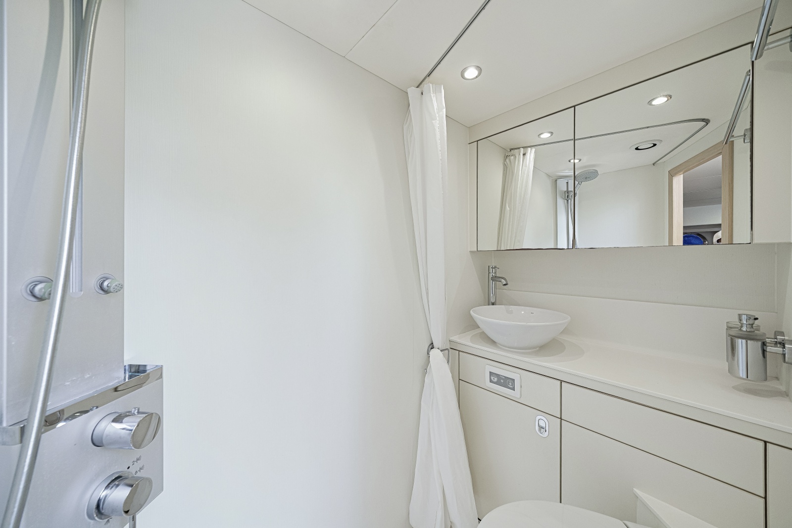 2017 Sunseeker 75 Yacht