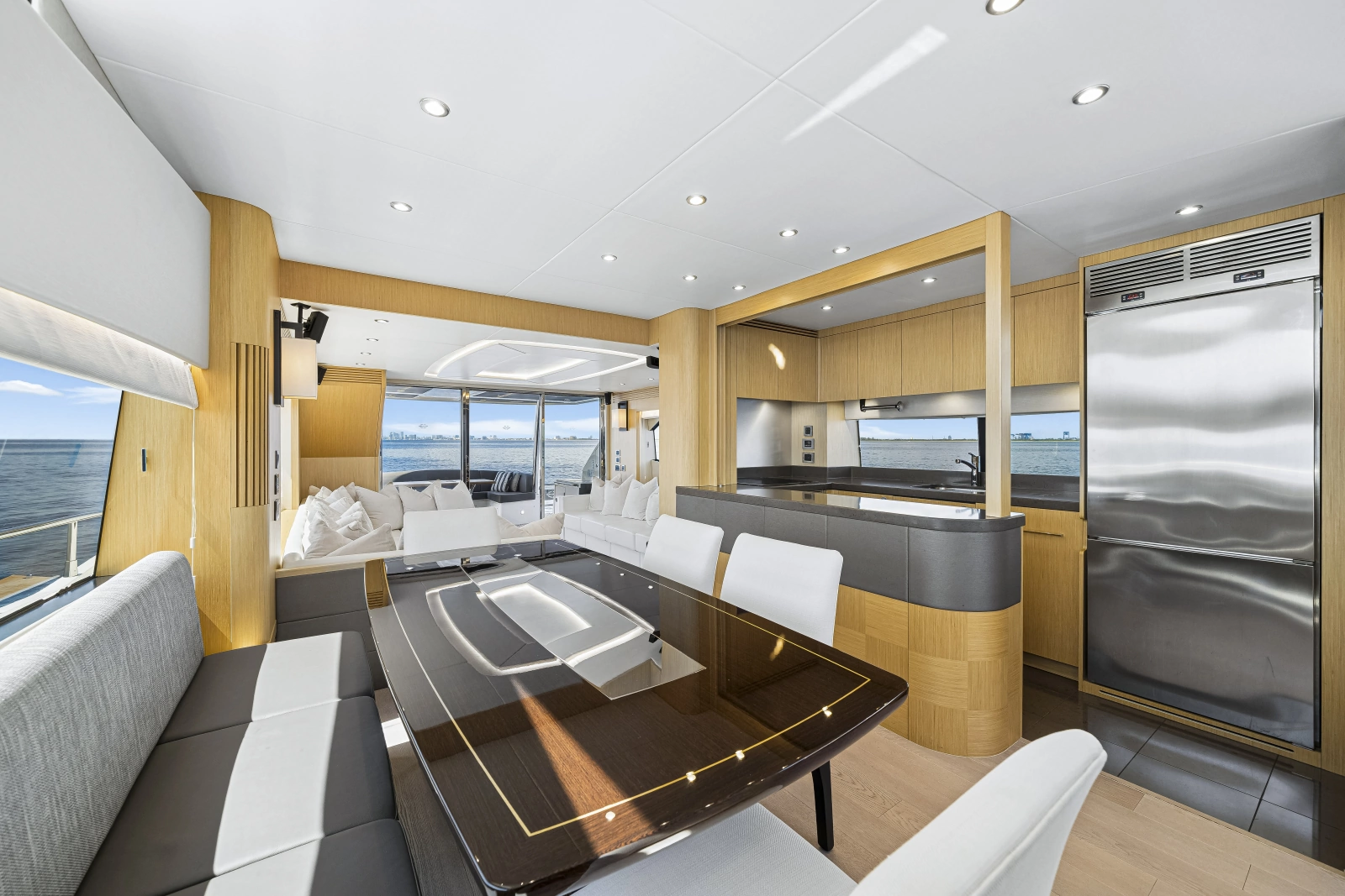2017 Sunseeker 75 Yacht