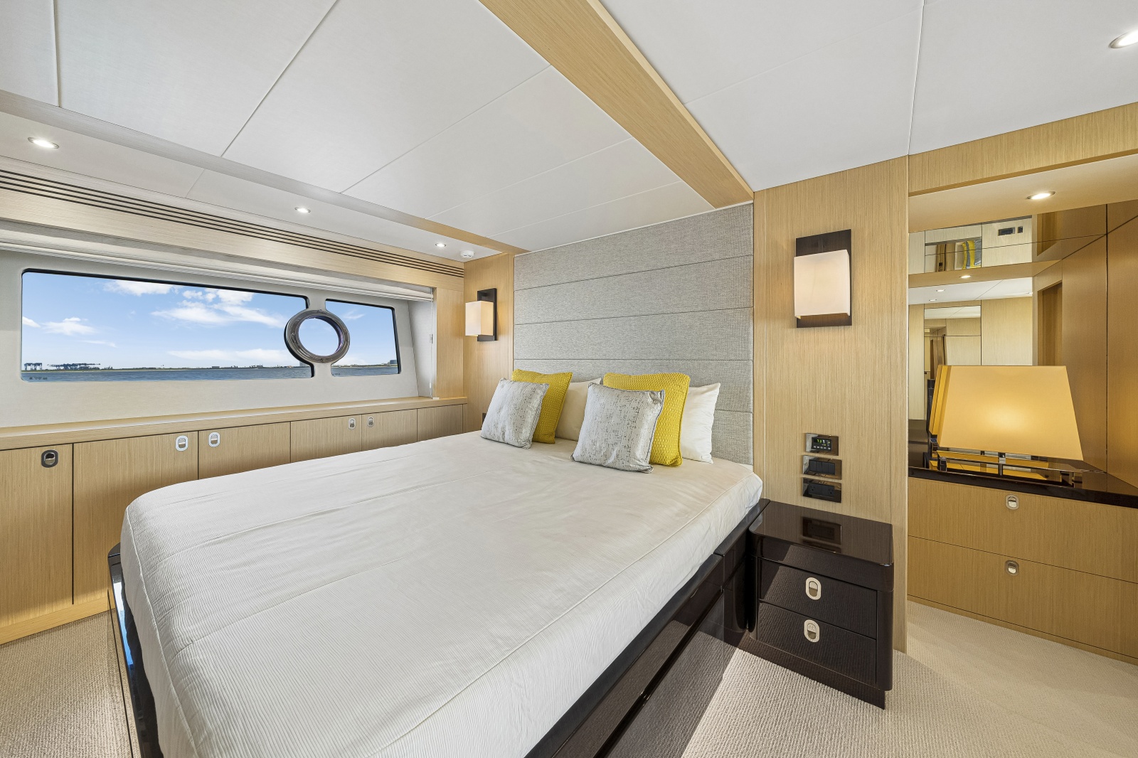 2017 Sunseeker 75 Yacht