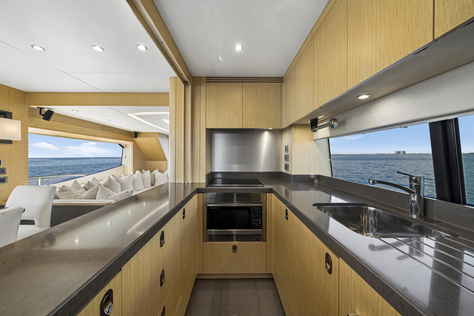 2017 Sunseeker 75 Yacht