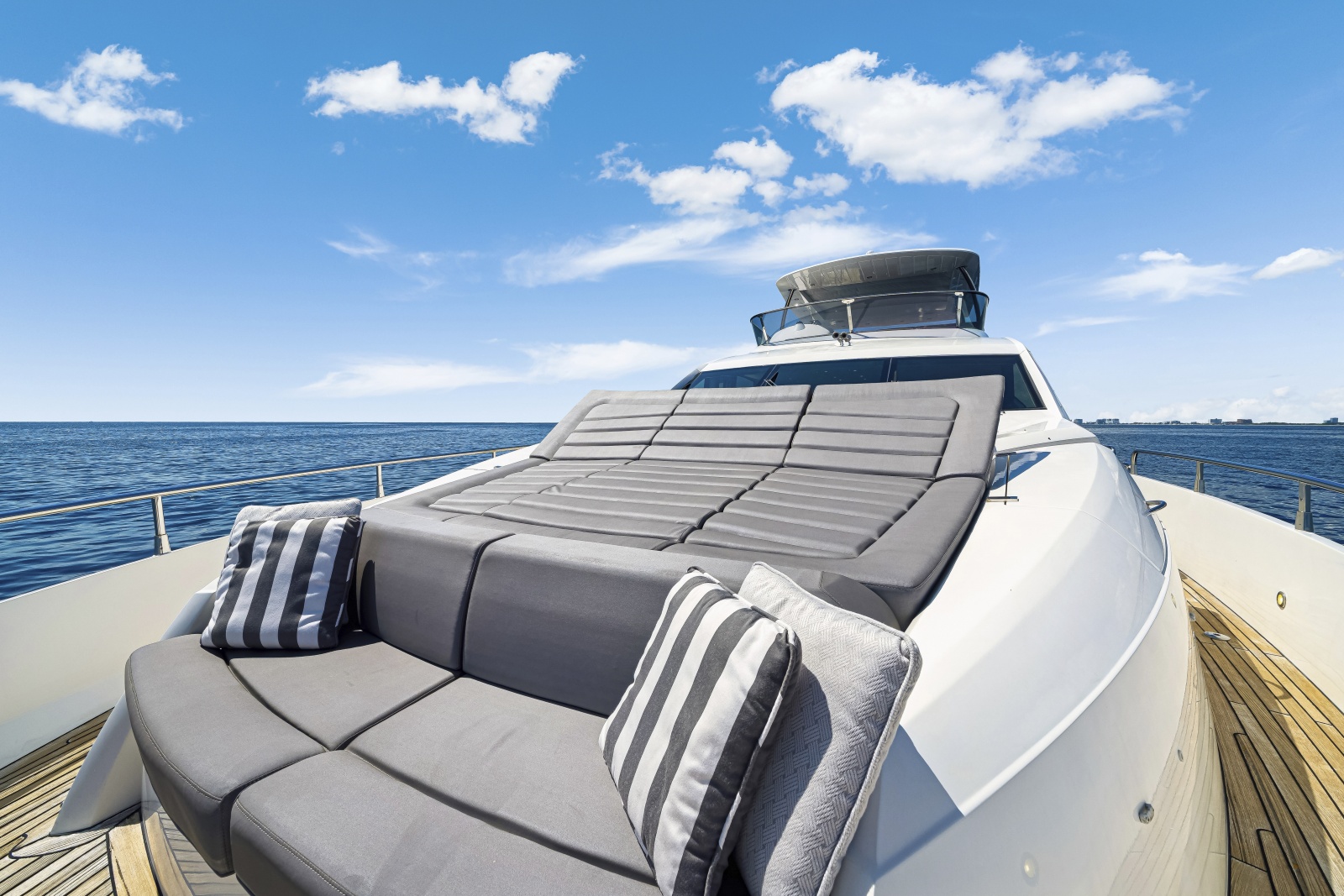 2017 Sunseeker 75 Yacht