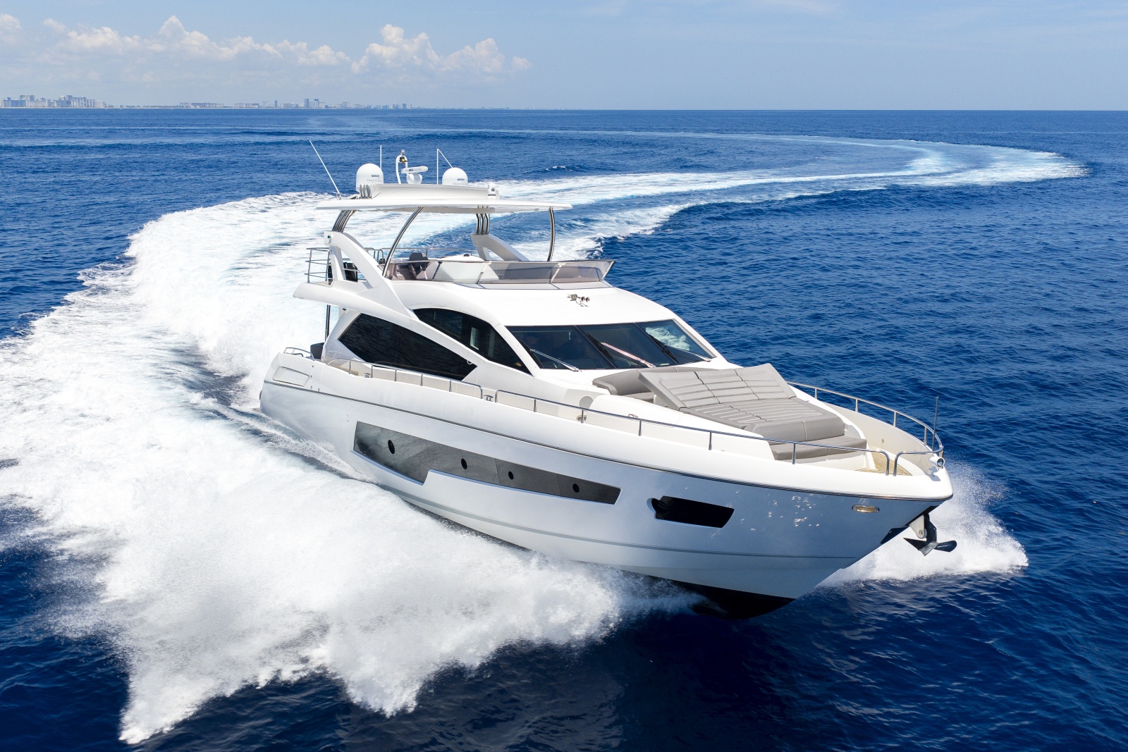 2017 Sunseeker 75 Yacht