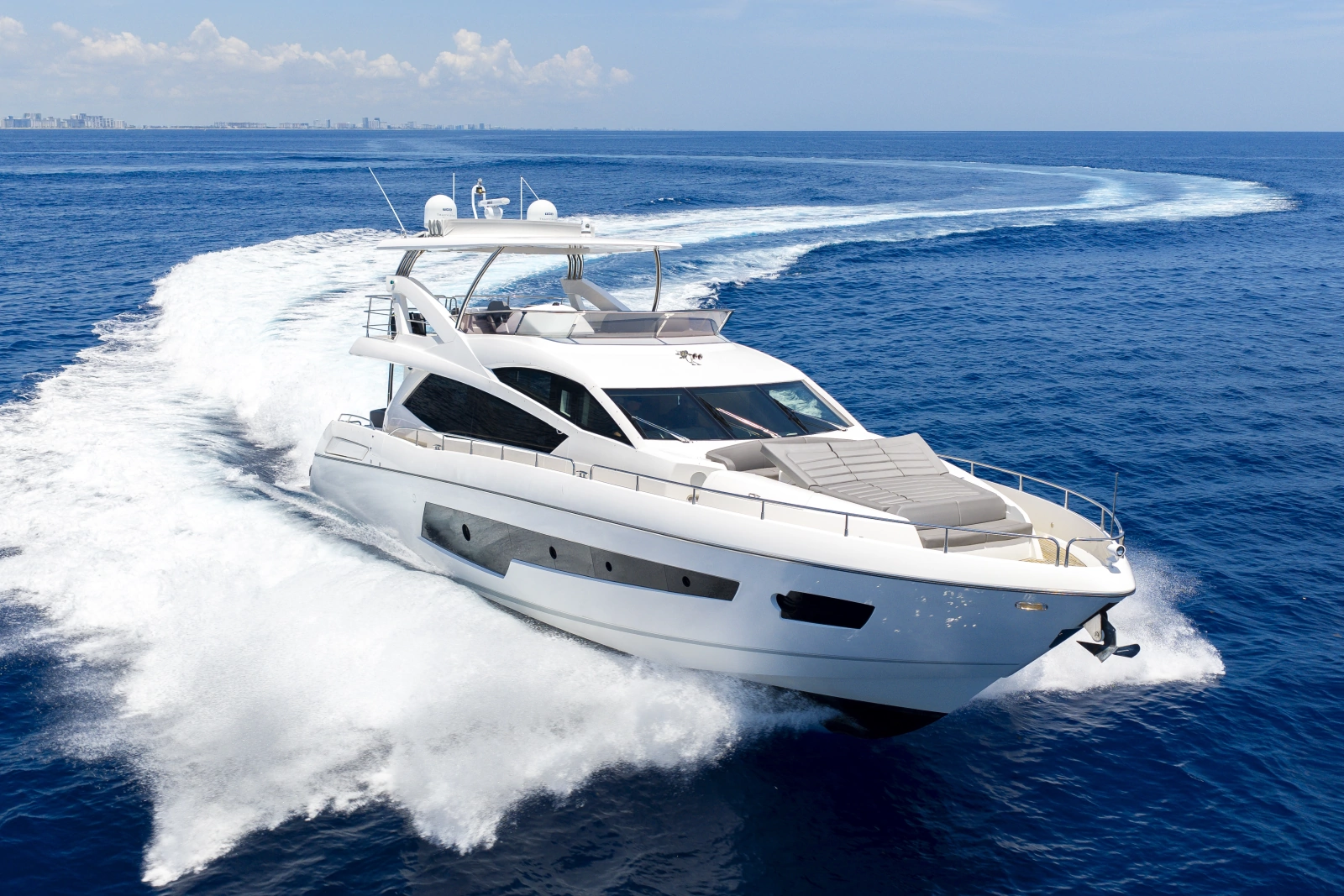 2017 Sunseeker 75 Yacht