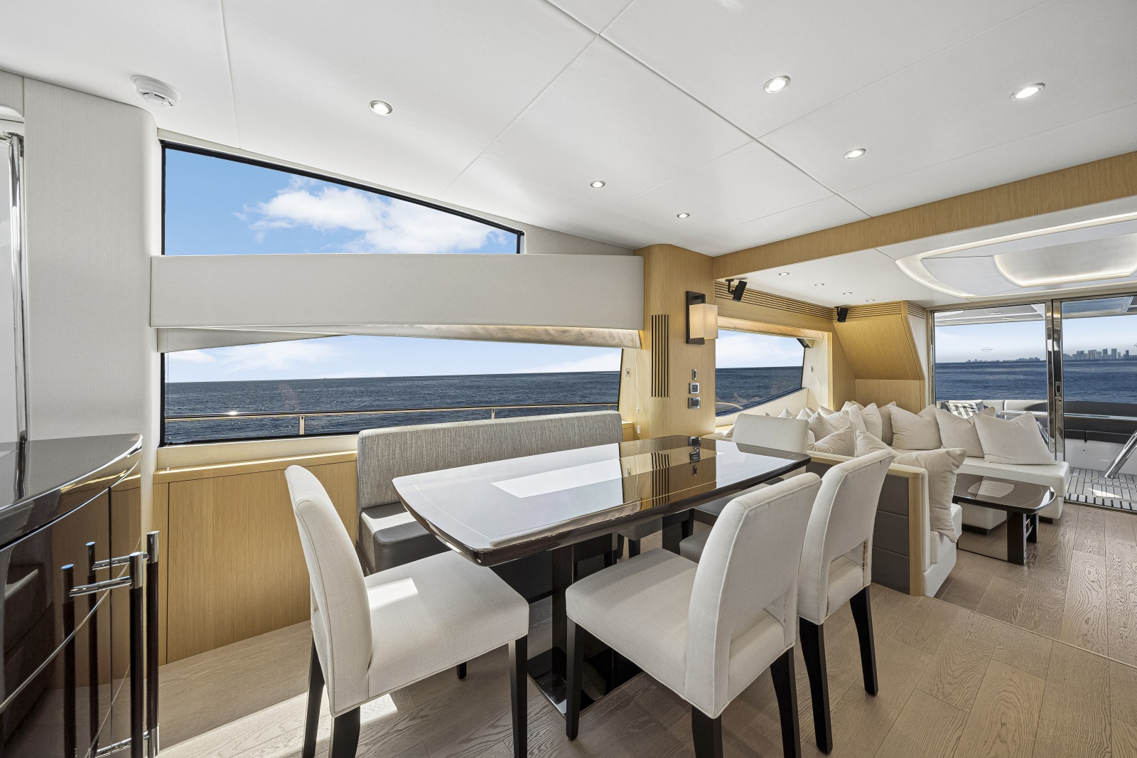 2017 Sunseeker 75 Yacht