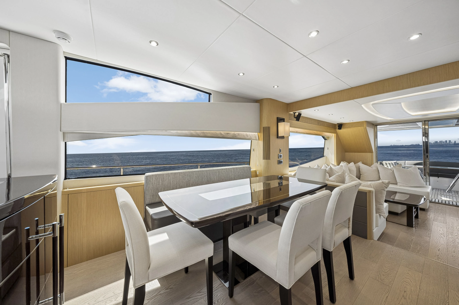 2017 Sunseeker 75 Yacht