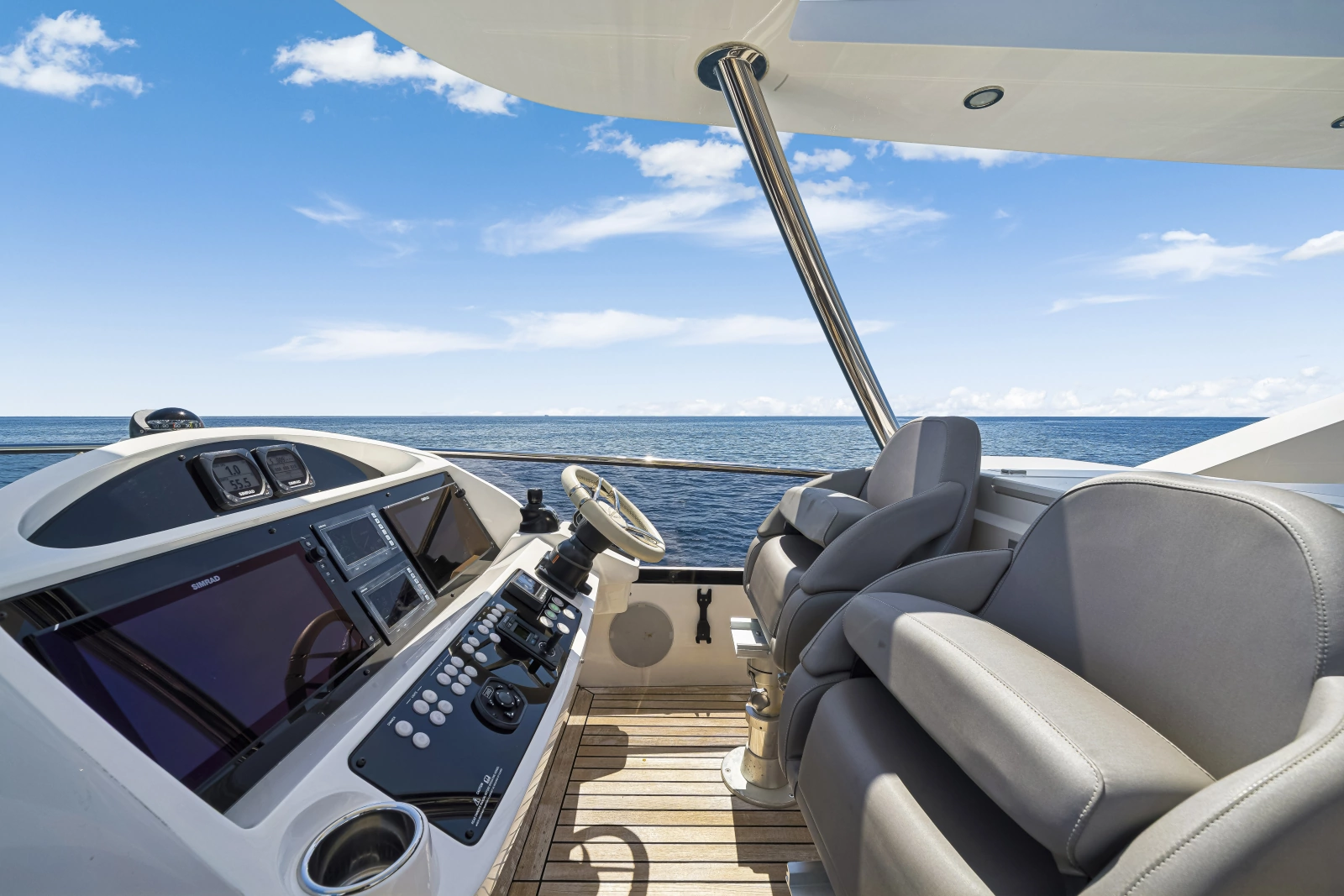 2017 Sunseeker 75 Yacht