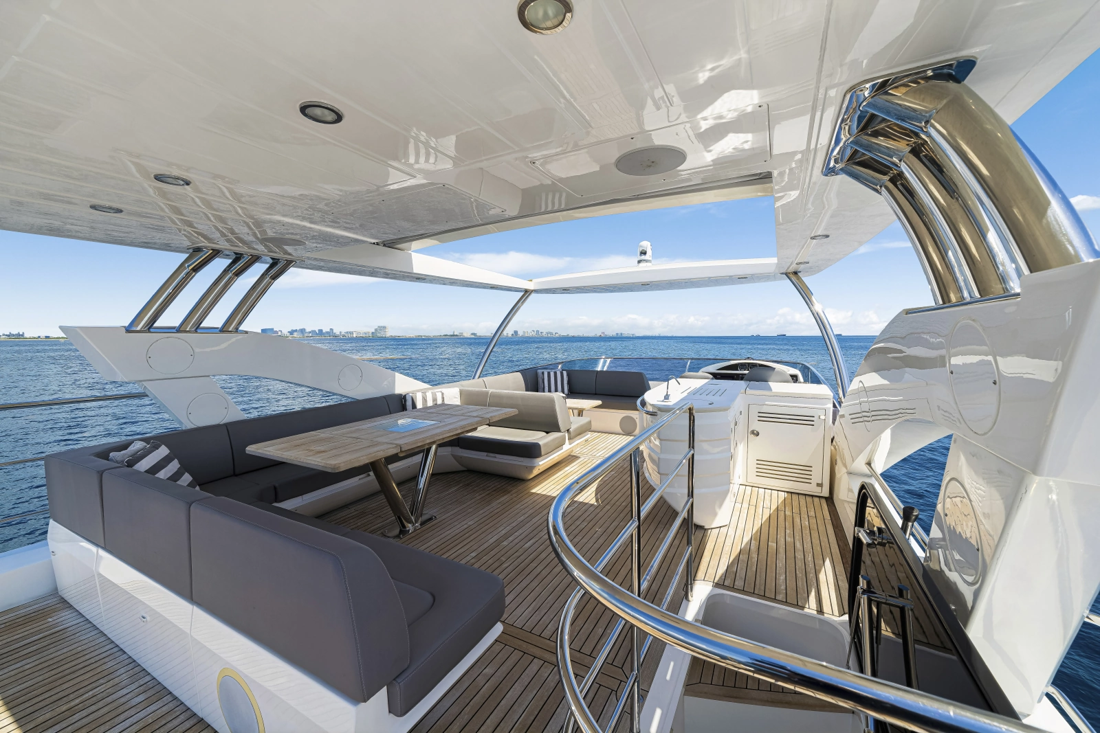 2017 Sunseeker 75 Yacht