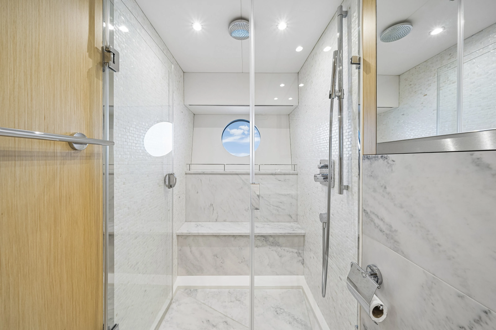 2017 Sunseeker 75 Yacht