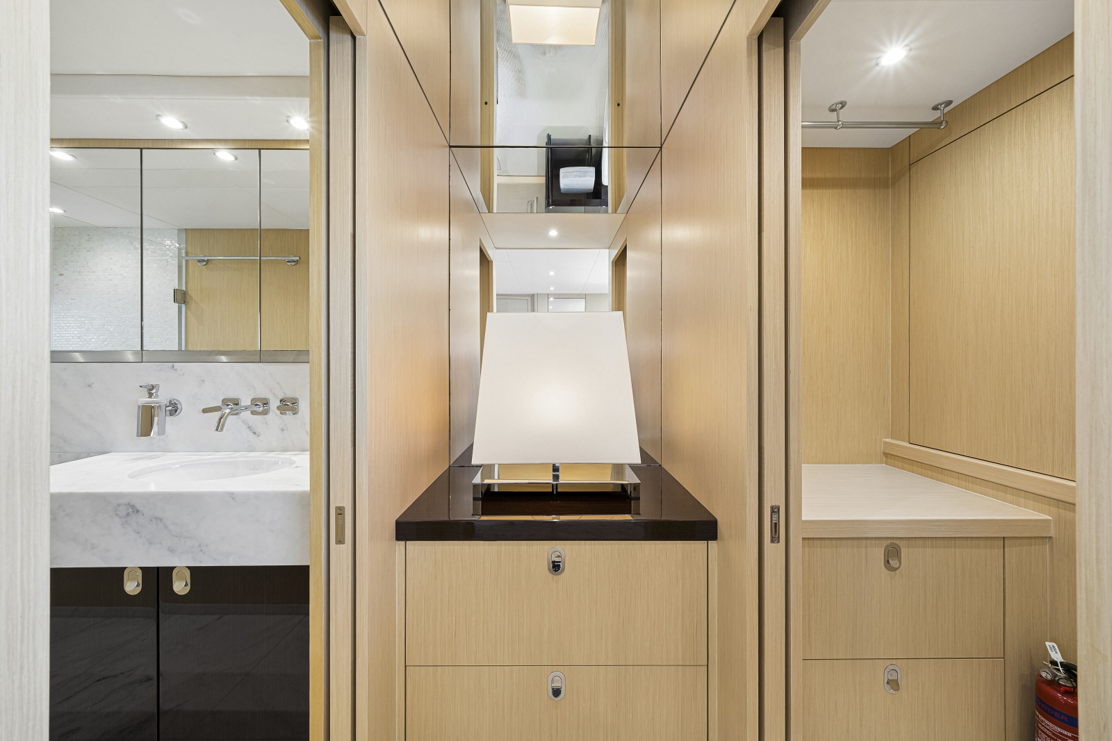 2017 Sunseeker 75 Yacht