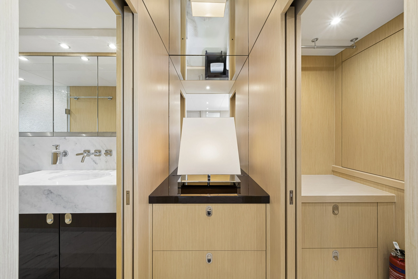 2017 Sunseeker 75 Yacht