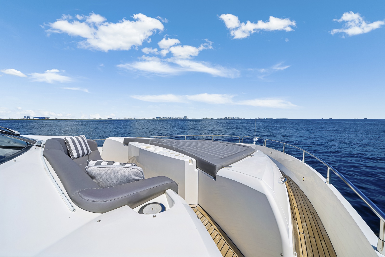 2017 Sunseeker 75 Yacht