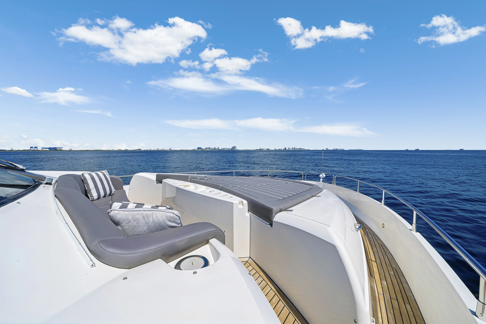 2017 Sunseeker 75 Yacht