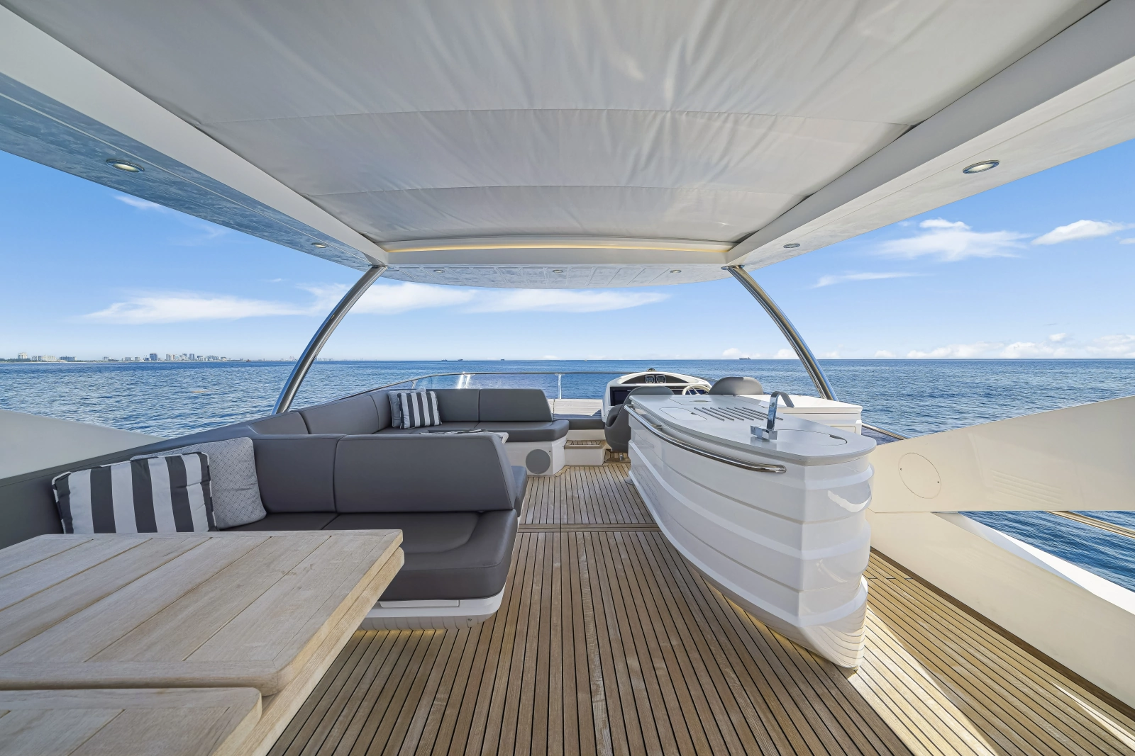 2017 Sunseeker 75 Yacht