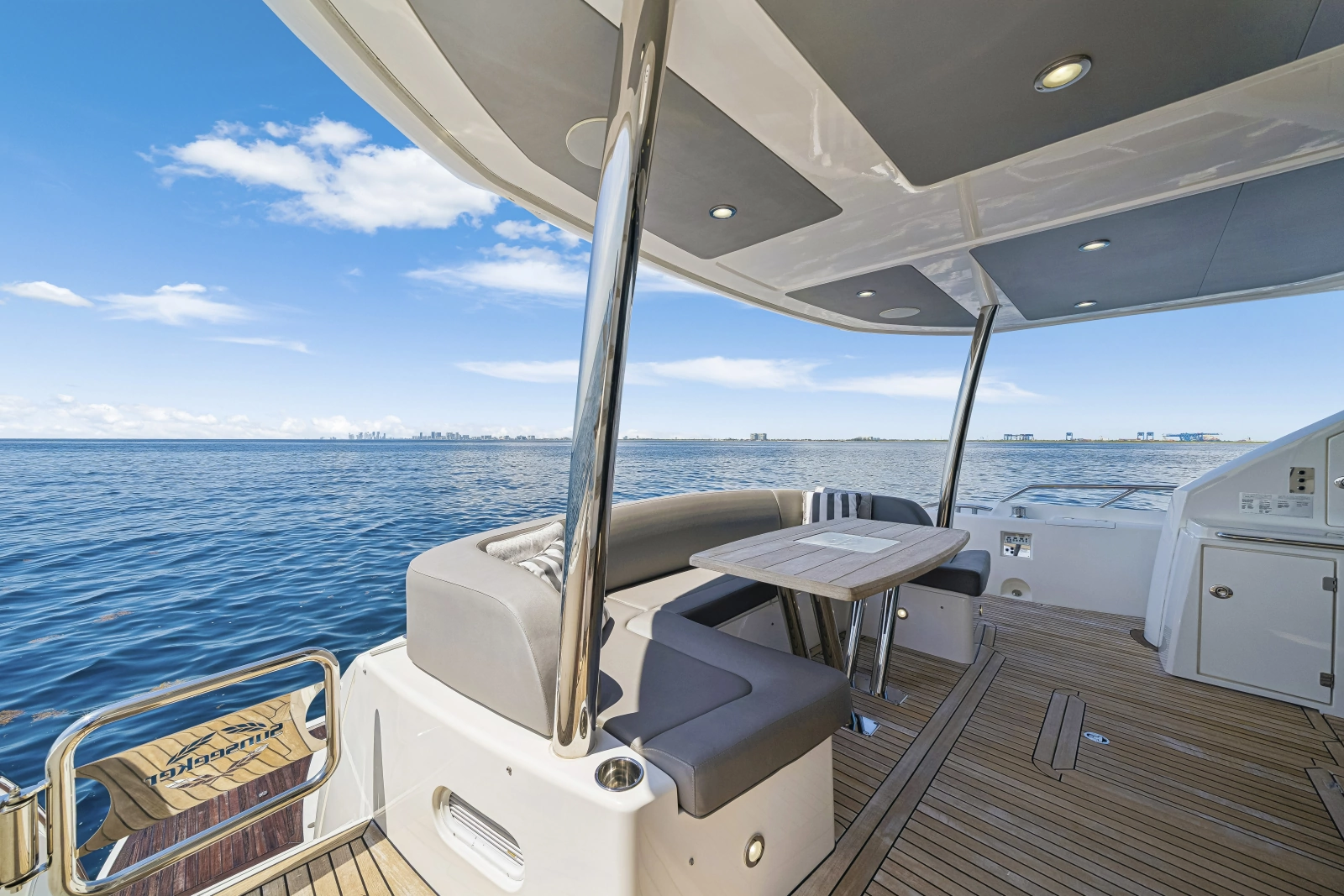 2017 Sunseeker 75 Yacht