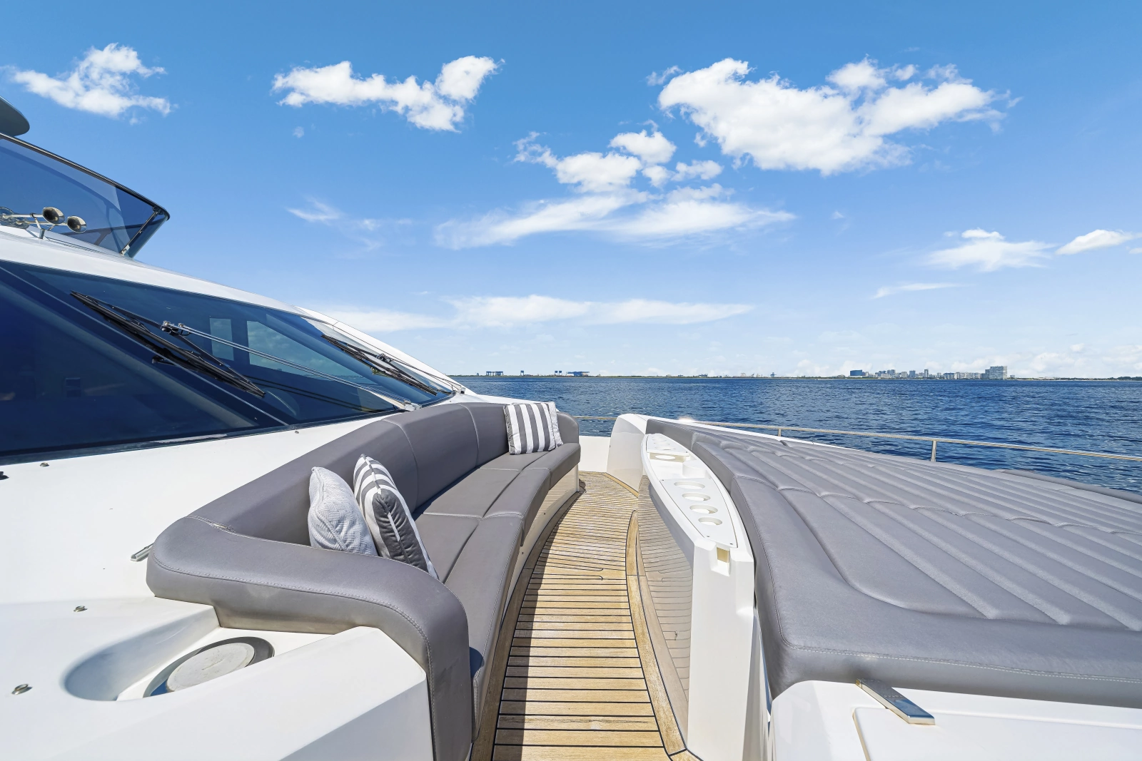 2017 Sunseeker 75 Yacht