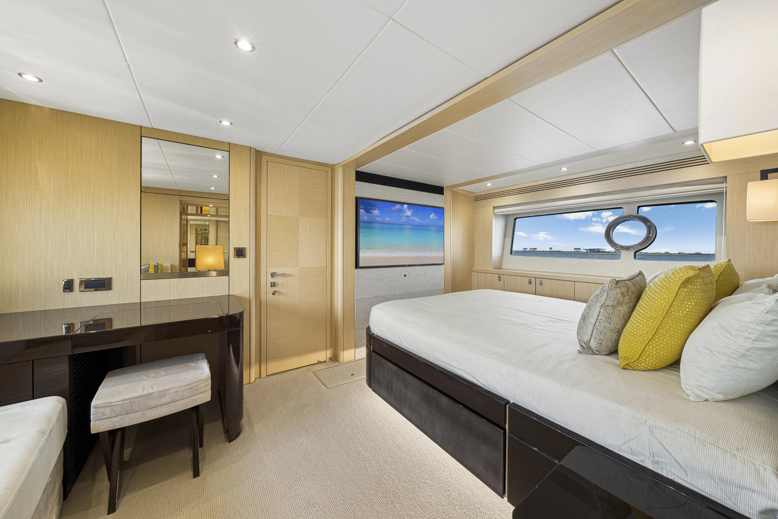 2017 Sunseeker 75 Yacht