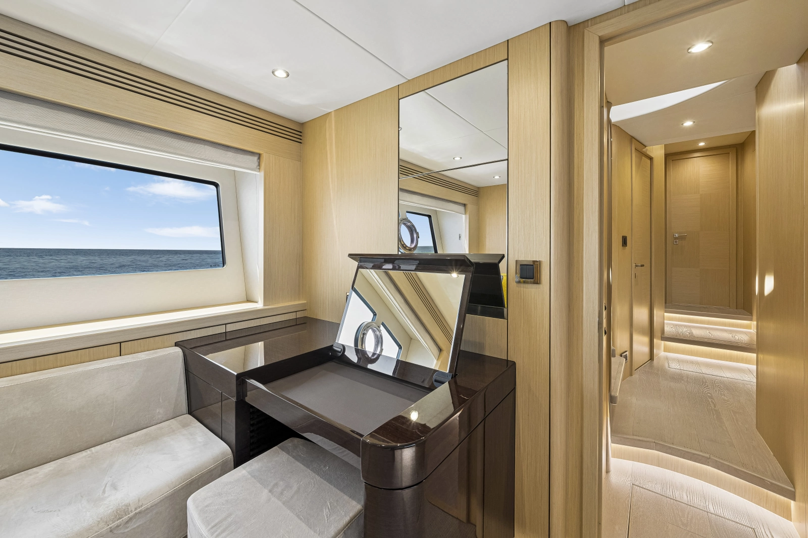2017 Sunseeker 75 Yacht