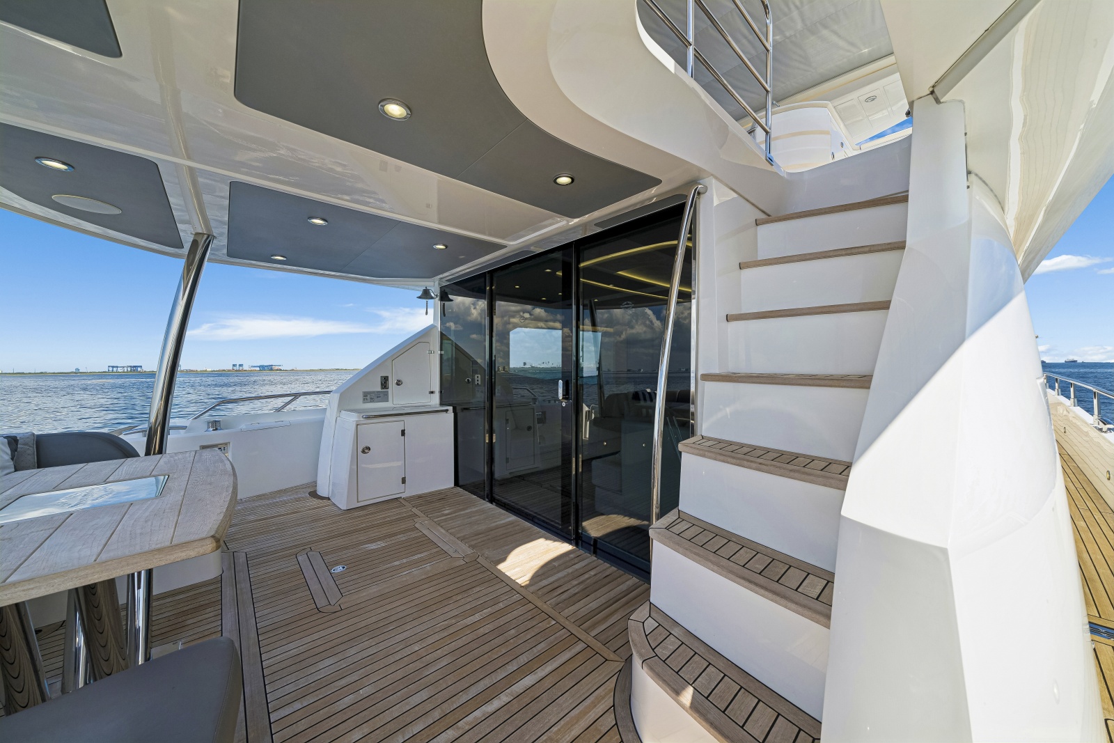 2017 Sunseeker 75 Yacht