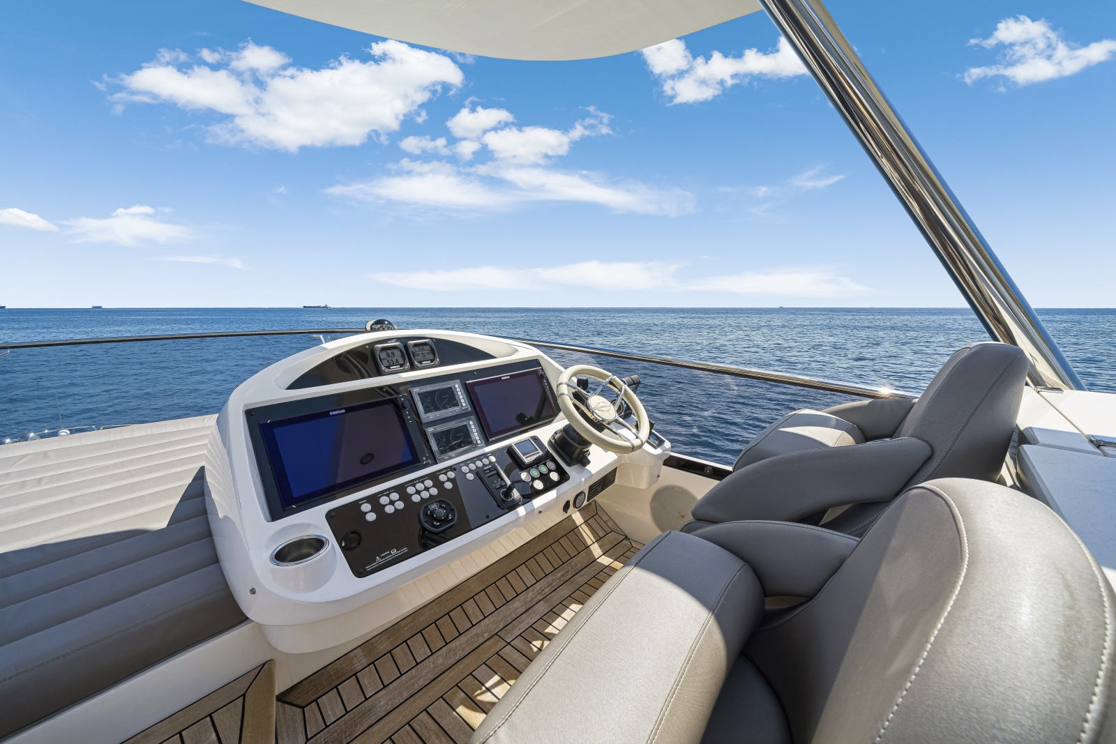 2017 Sunseeker 75 Yacht