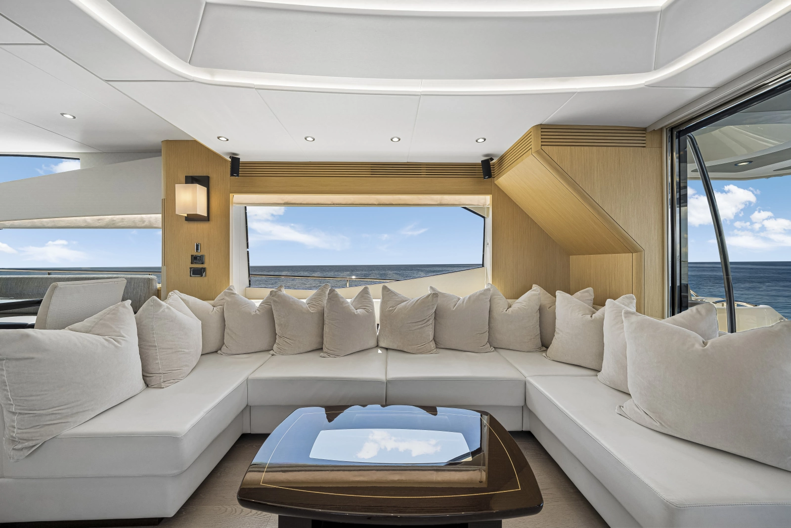 2017 Sunseeker 75 Yacht