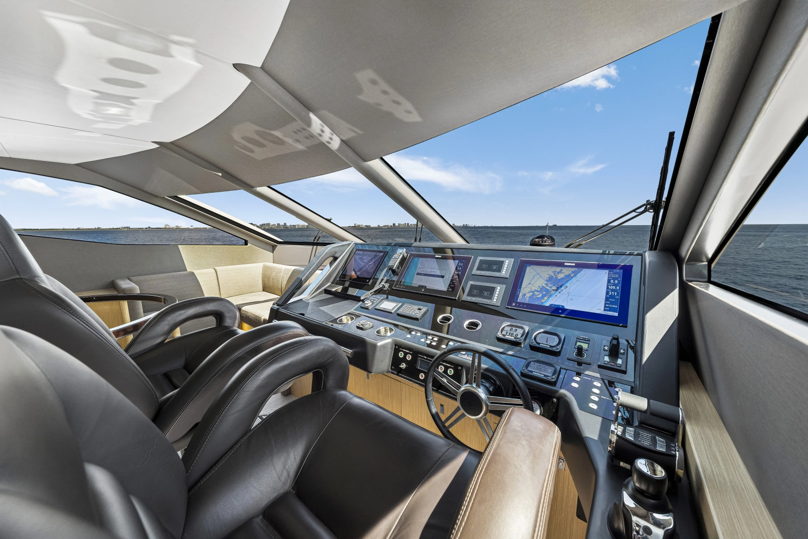 2017 Sunseeker 75 Yacht