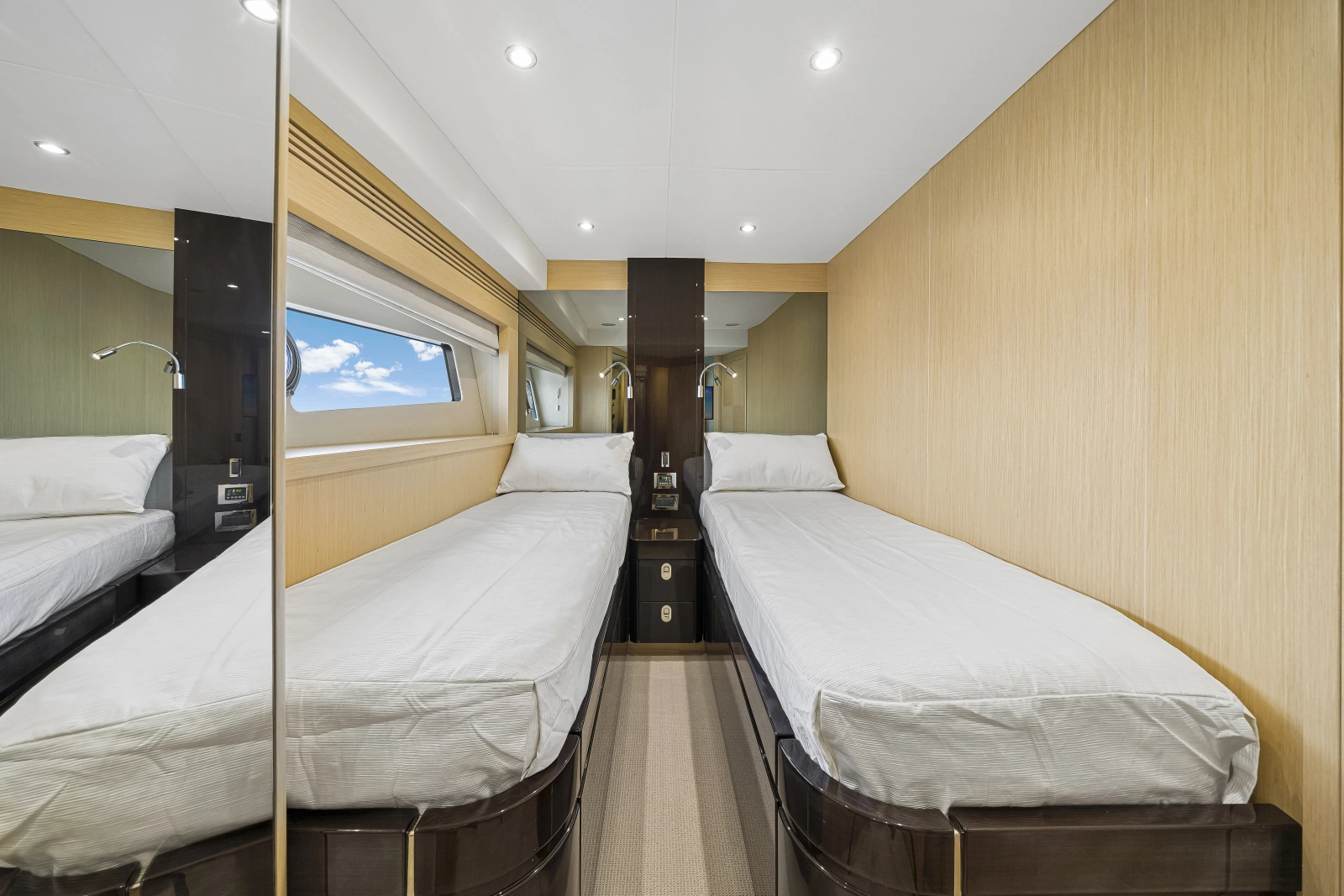2017 Sunseeker 75 Yacht