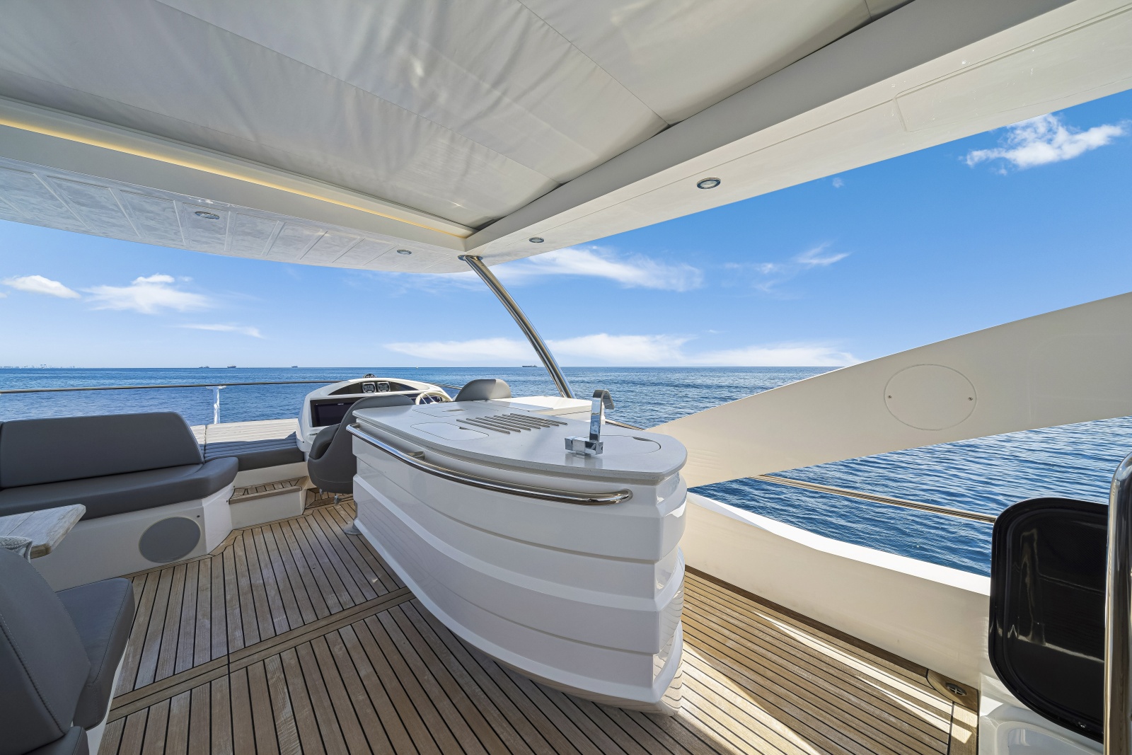 2017 Sunseeker 75 Yacht