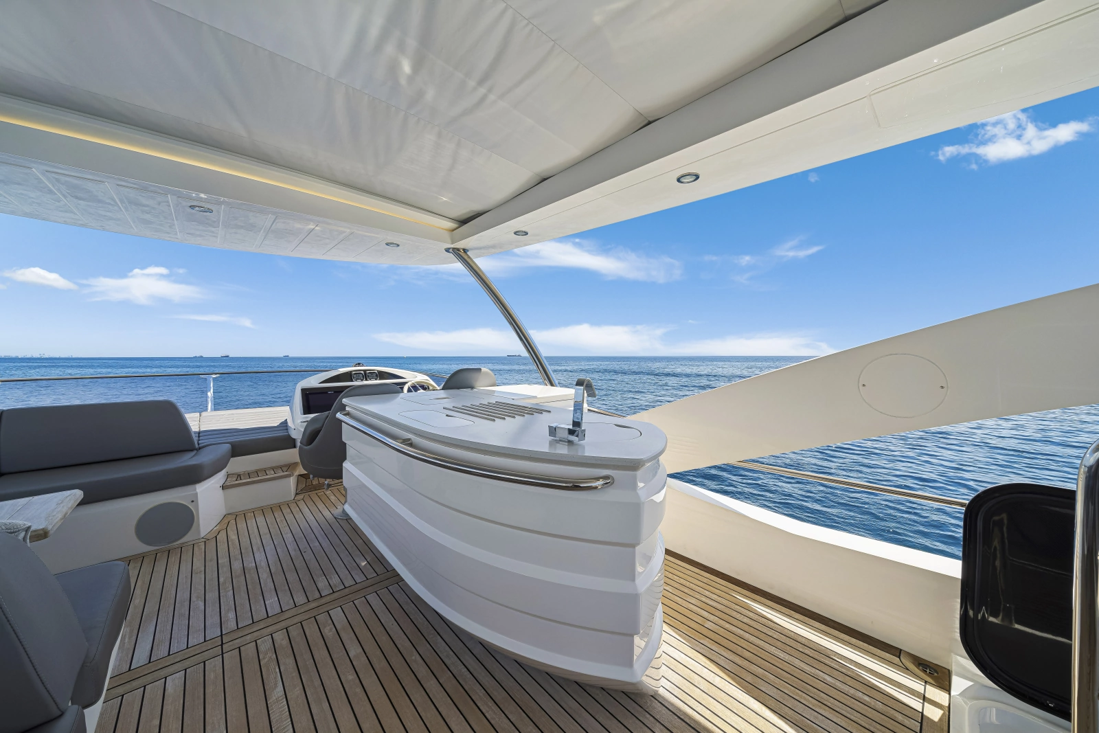 2017 Sunseeker 75 Yacht