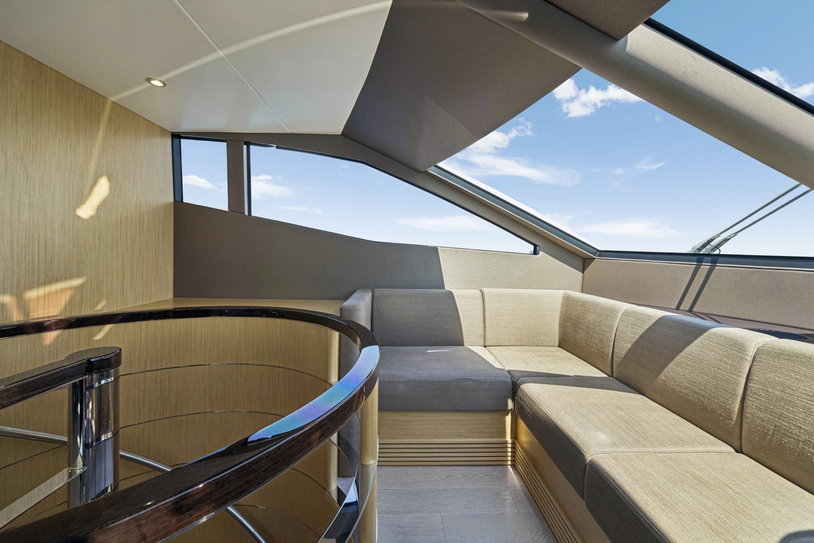 2017 Sunseeker 75 Yacht