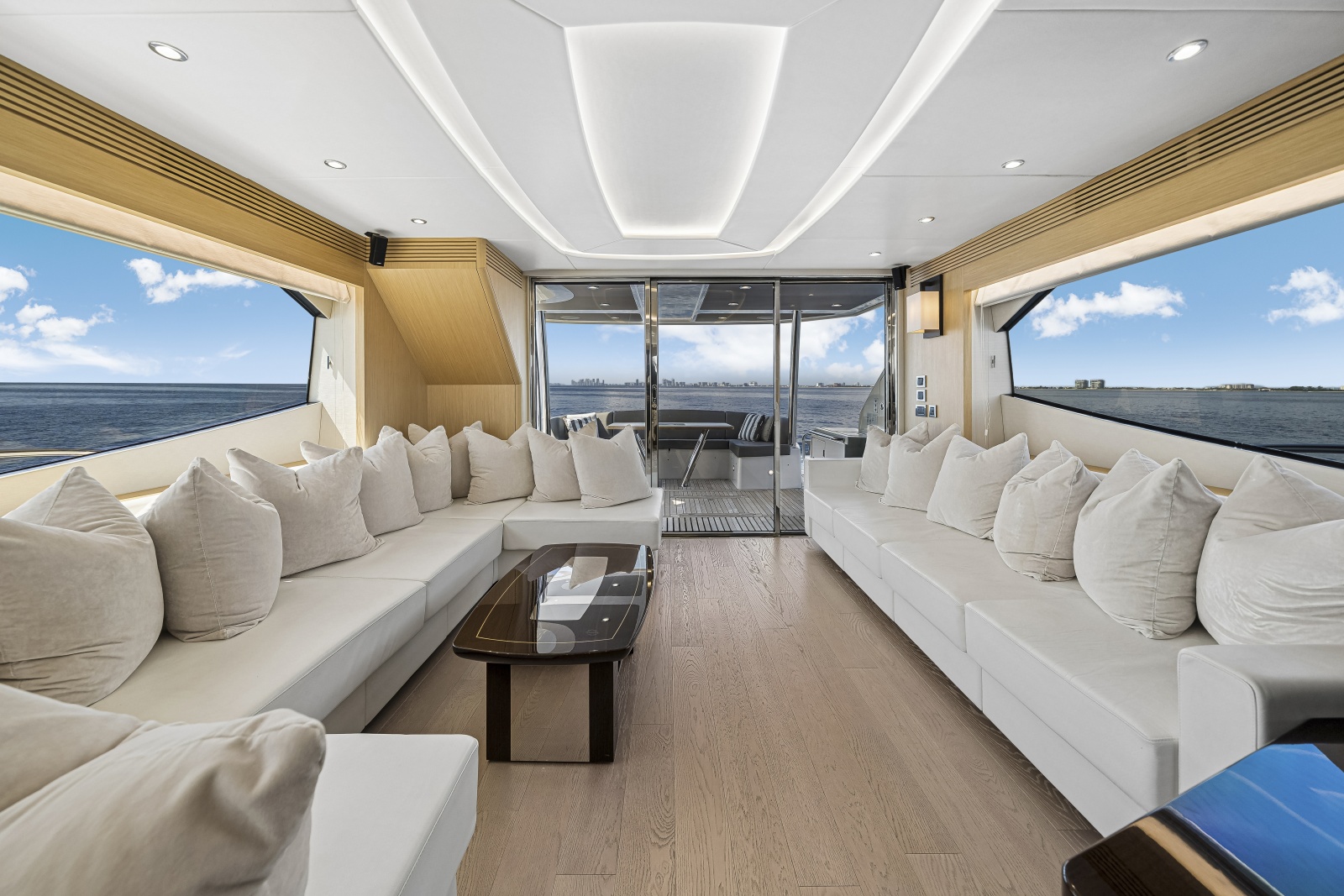 2017 Sunseeker 75 Yacht