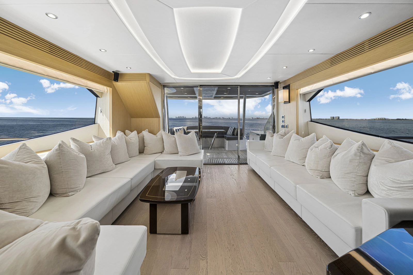 2017 Sunseeker 75 Yacht