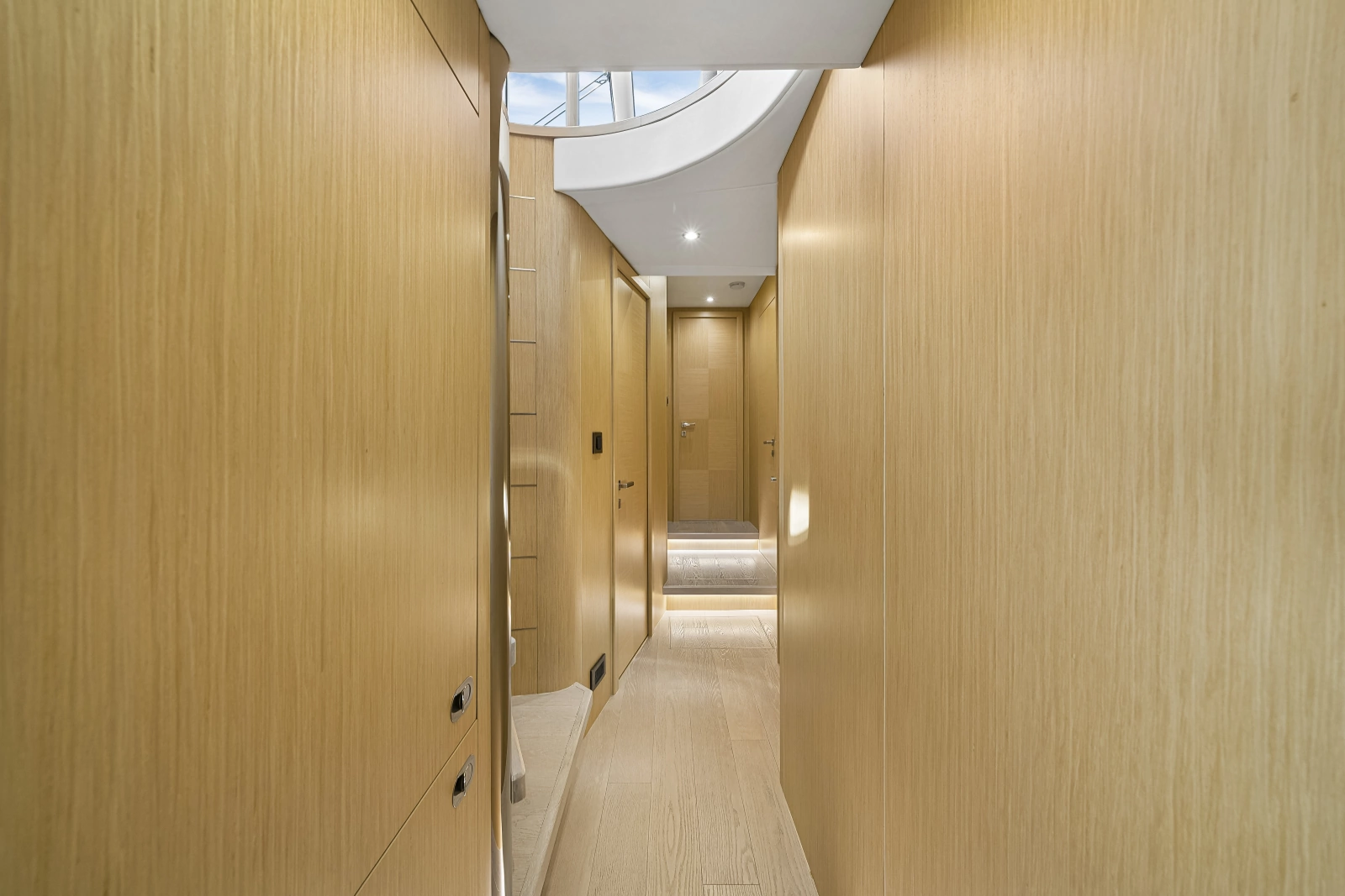2017 Sunseeker 75 Yacht