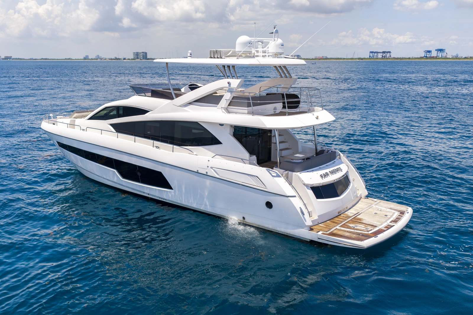 2017 Sunseeker 75 Yacht