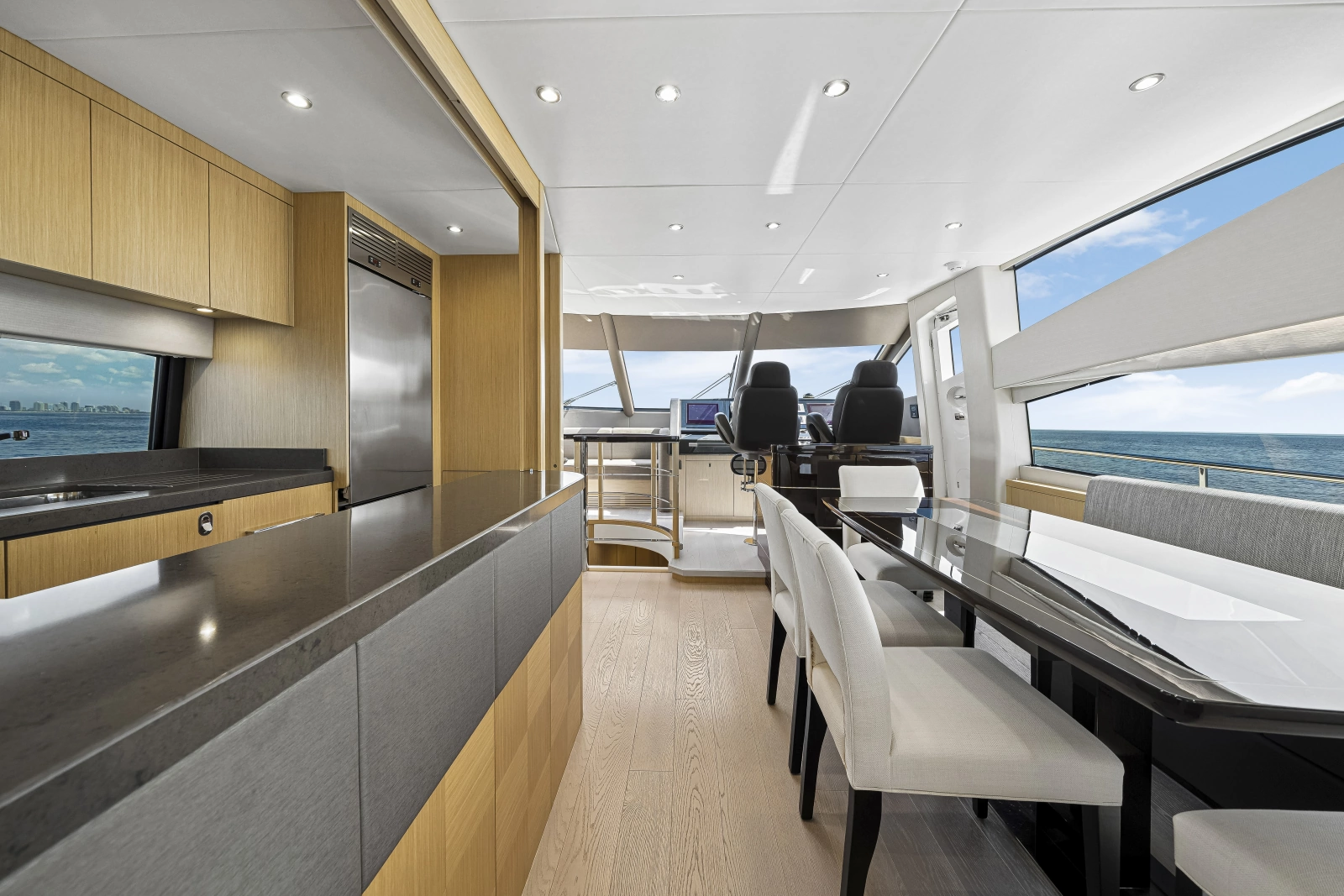2017 Sunseeker 75 Yacht