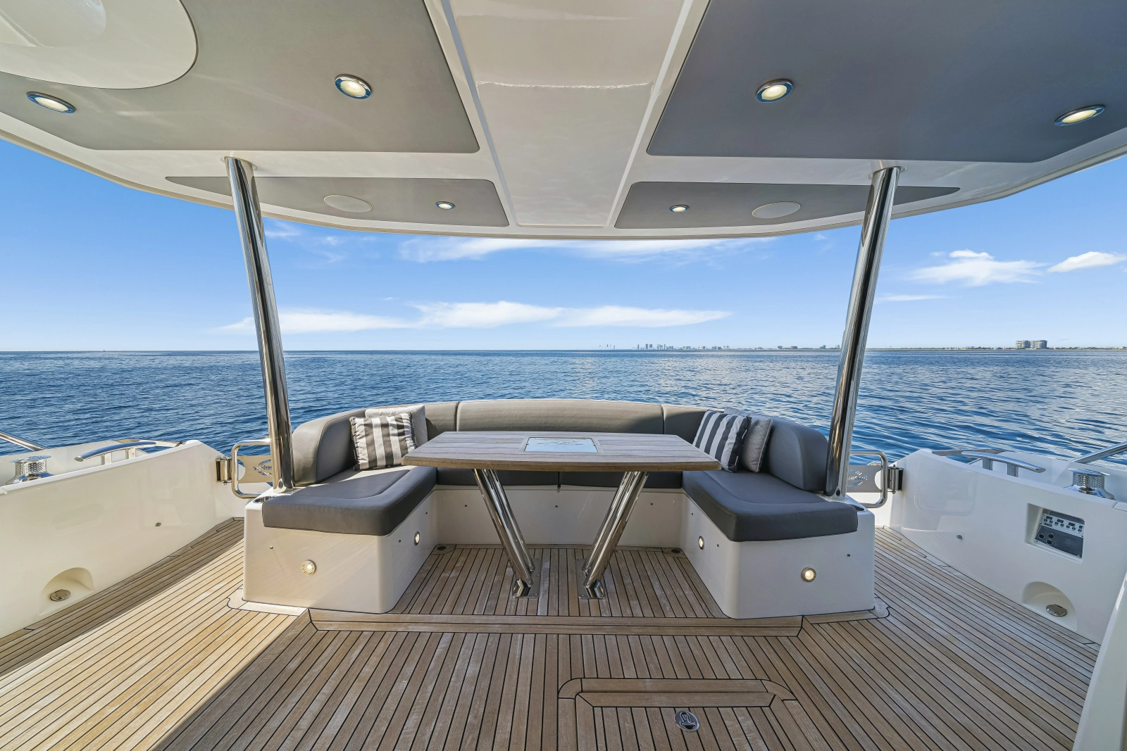 2017 Sunseeker 75 Yacht