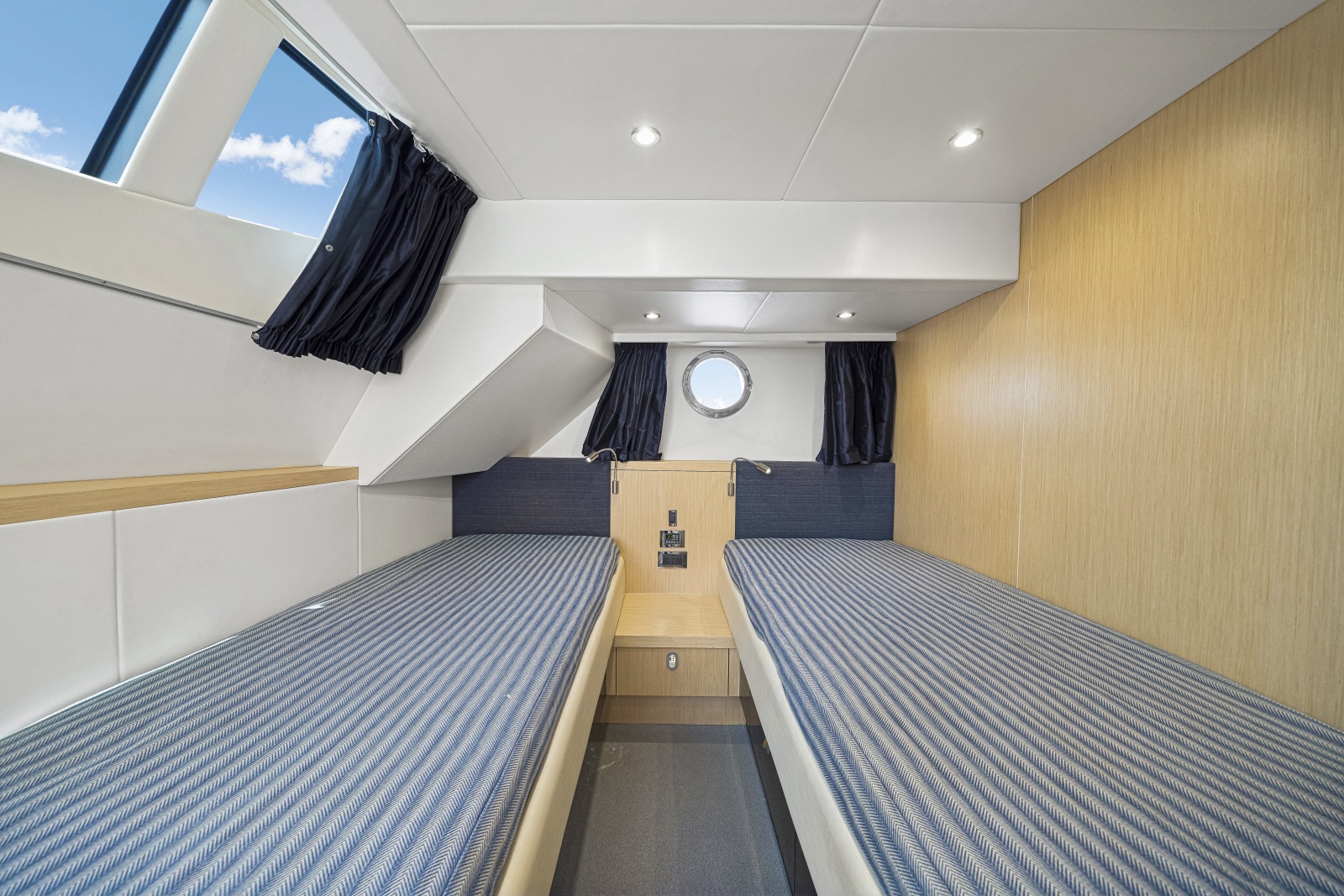 2017 Sunseeker 75 Yacht
