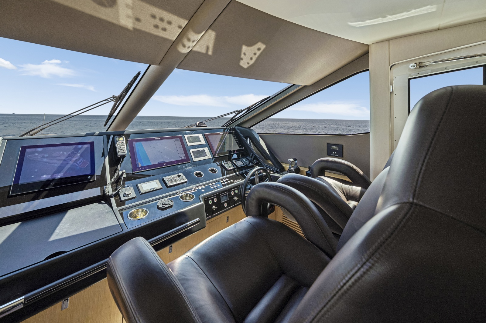 2017 Sunseeker 75 Yacht