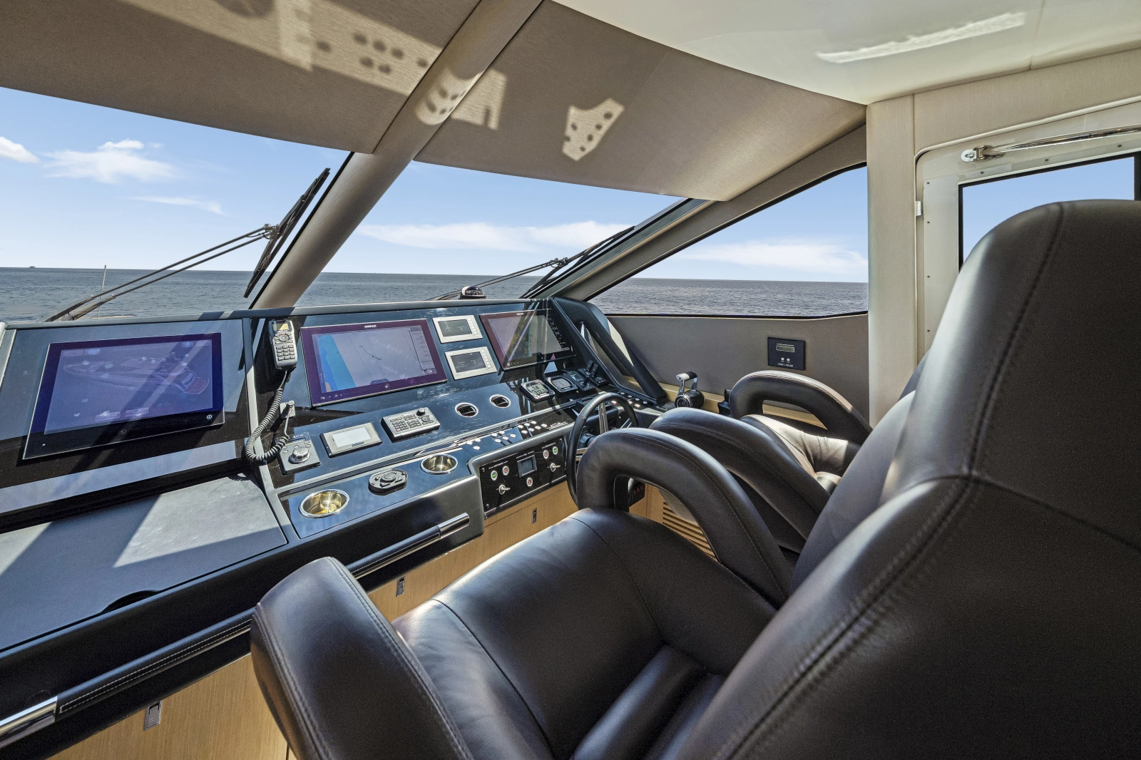 2017 Sunseeker 75 Yacht