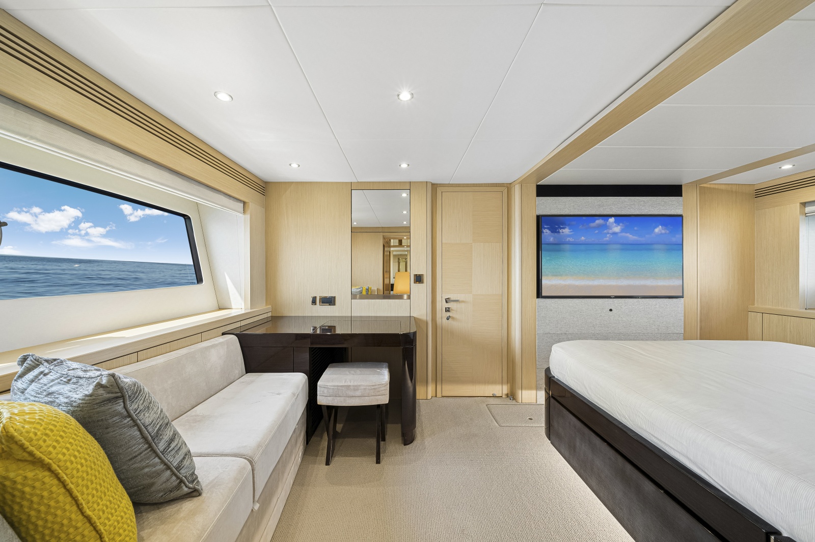 2017 Sunseeker 75 Yacht