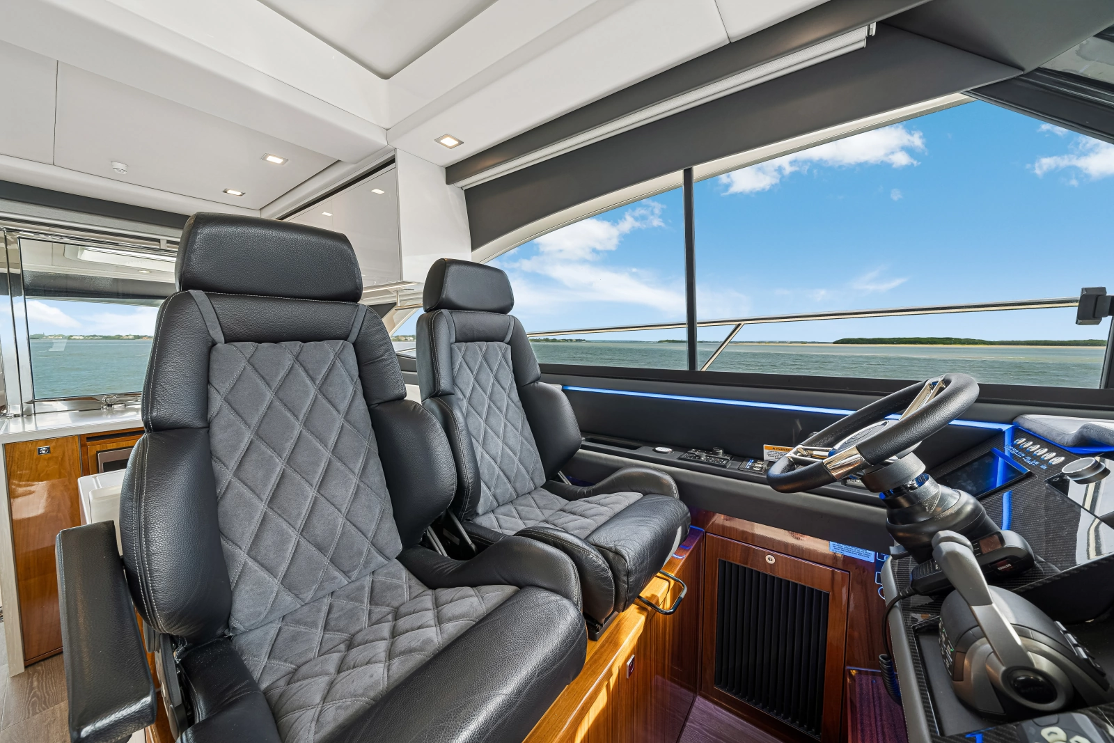 2023 Riviera 4600 Sport Yacht