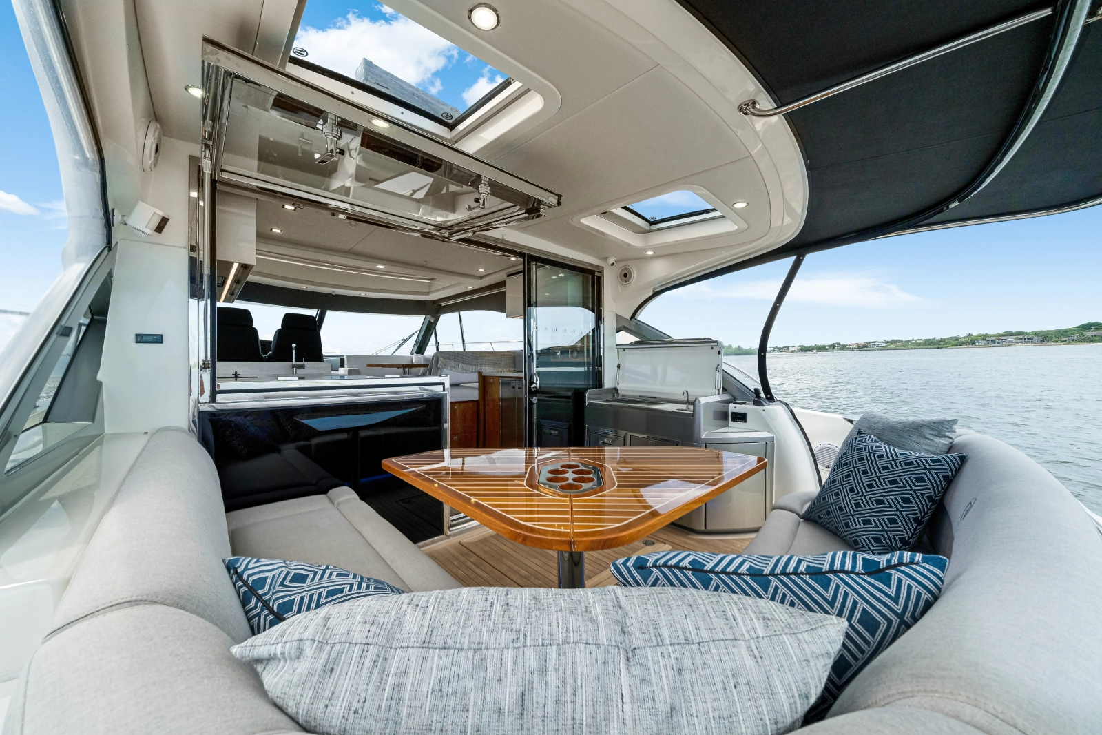 2023 Riviera 4600 Sport Yacht