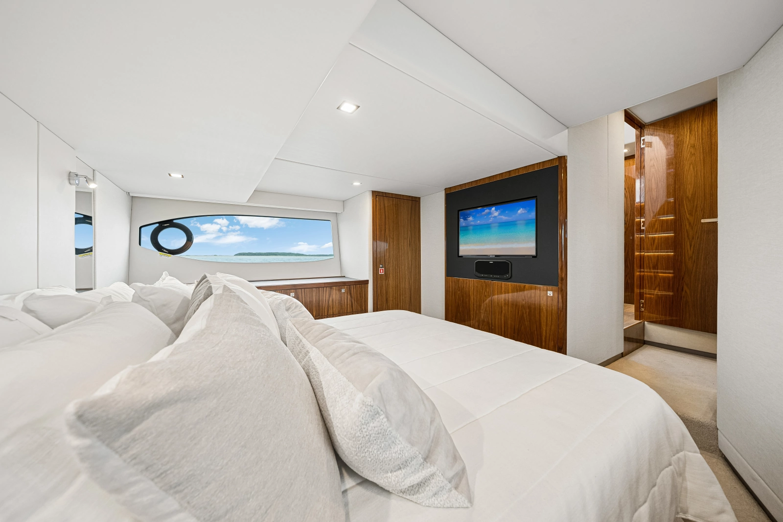 2023 Riviera 4600 Sport Yacht