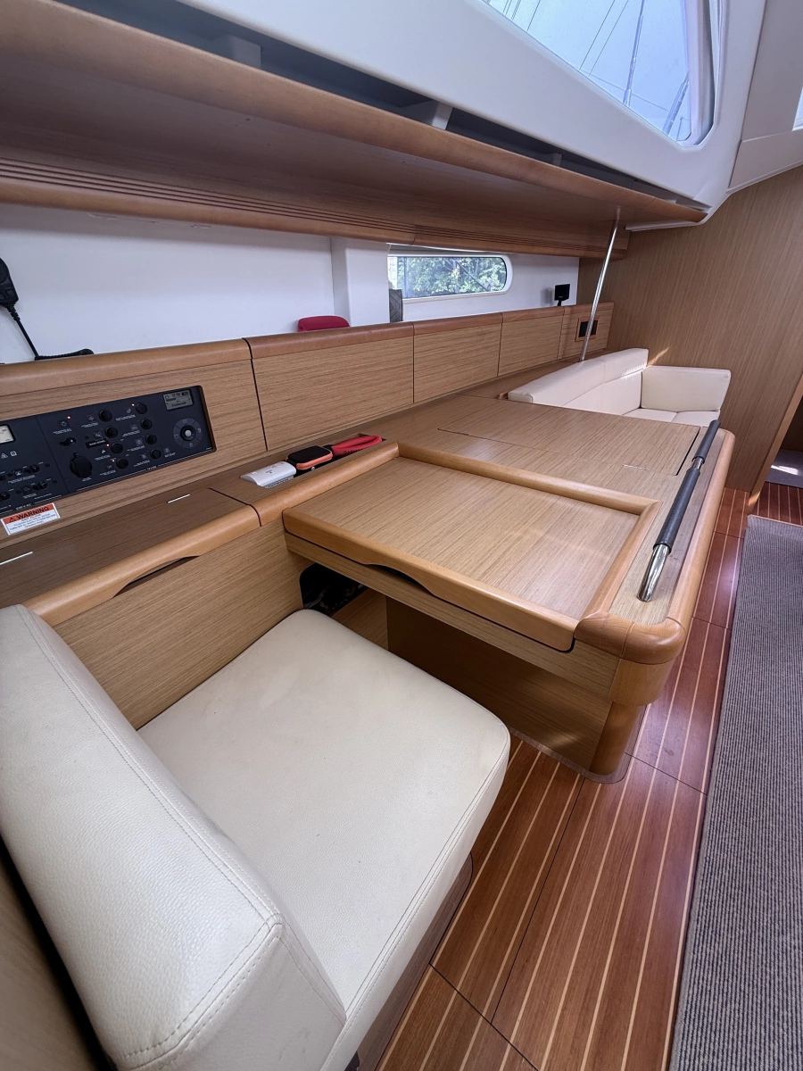 2010 Jeanneau 50 DS