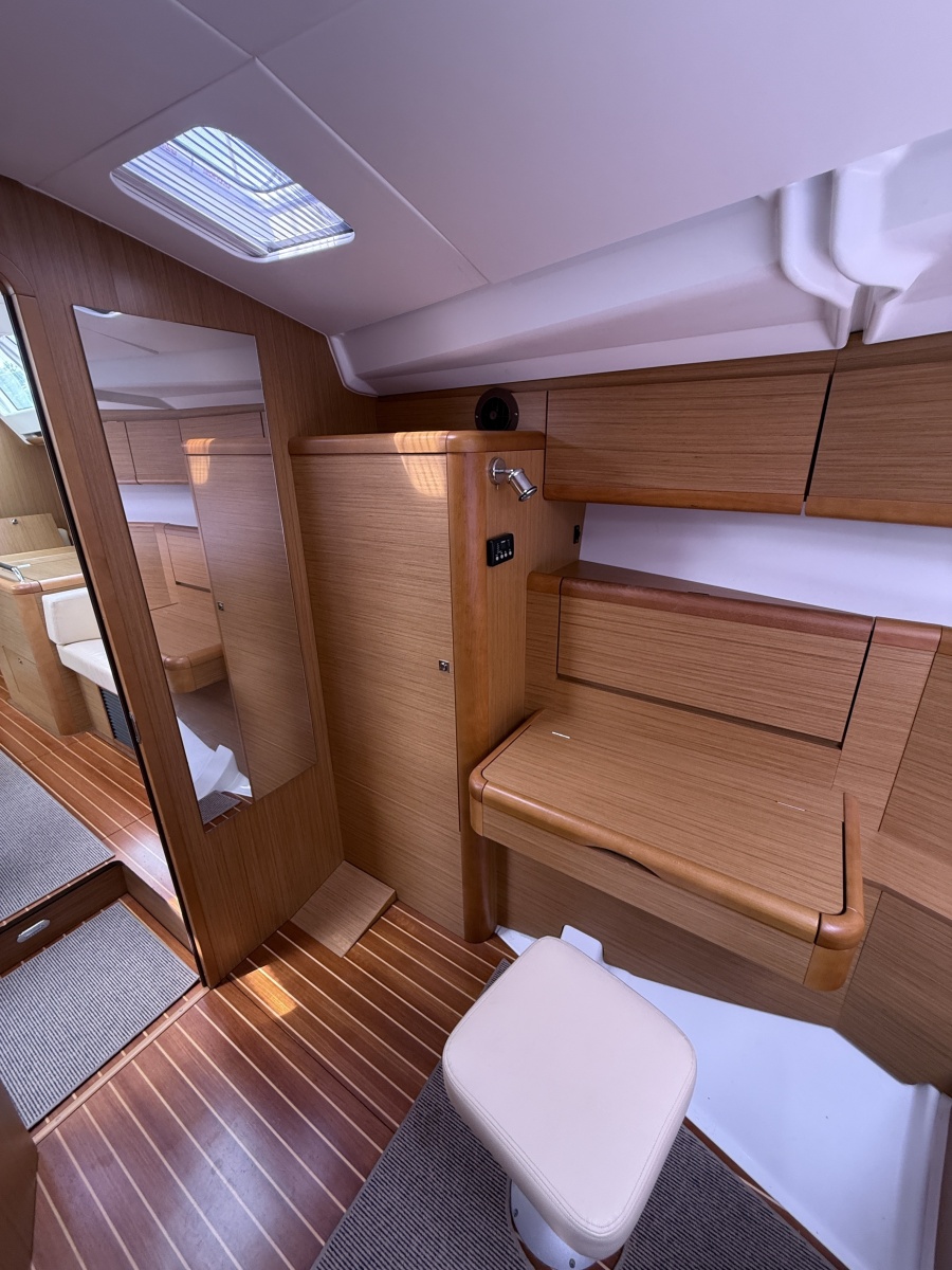 2010 Jeanneau 50 DS