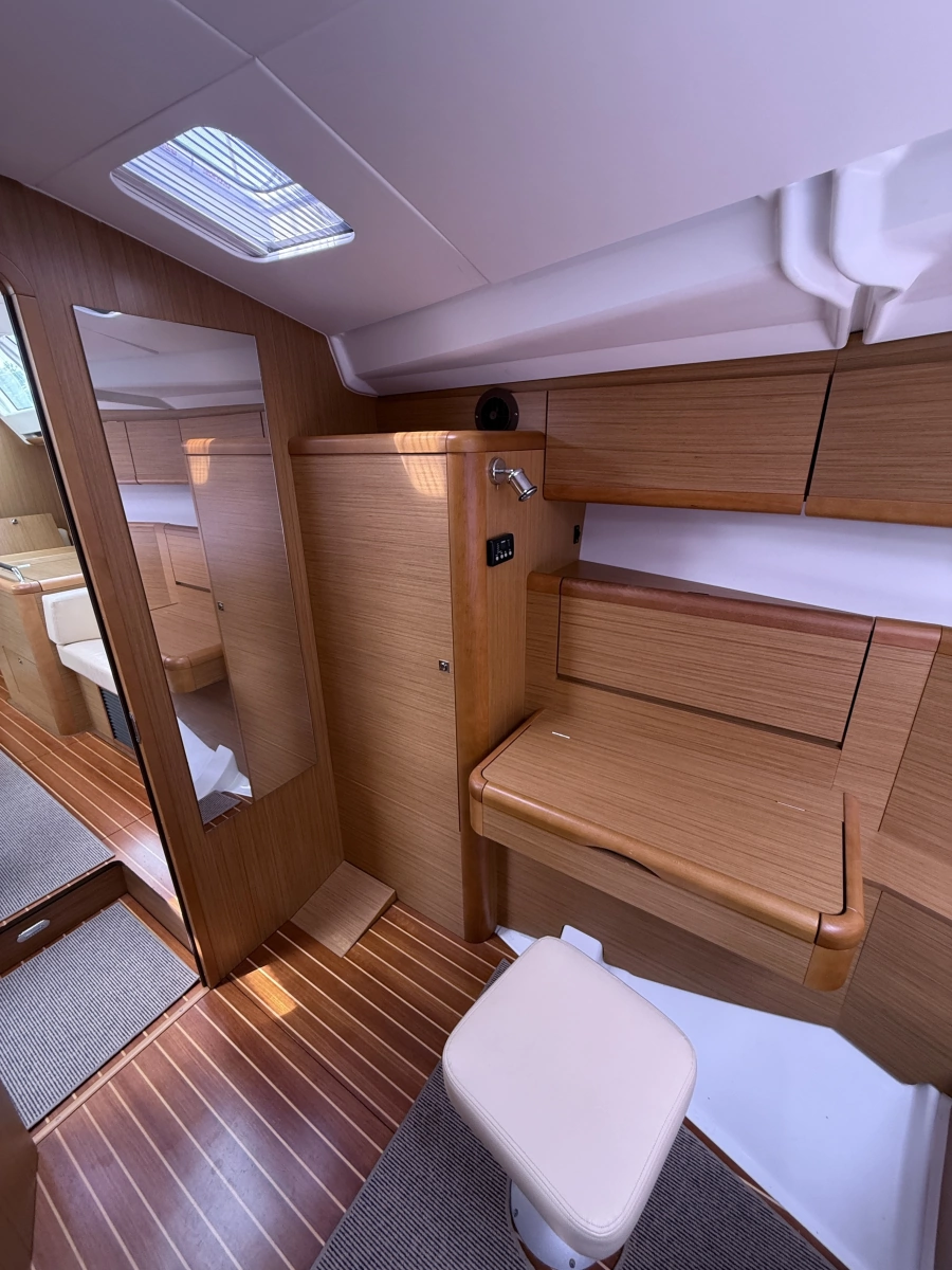 2010 Jeanneau 50 DS